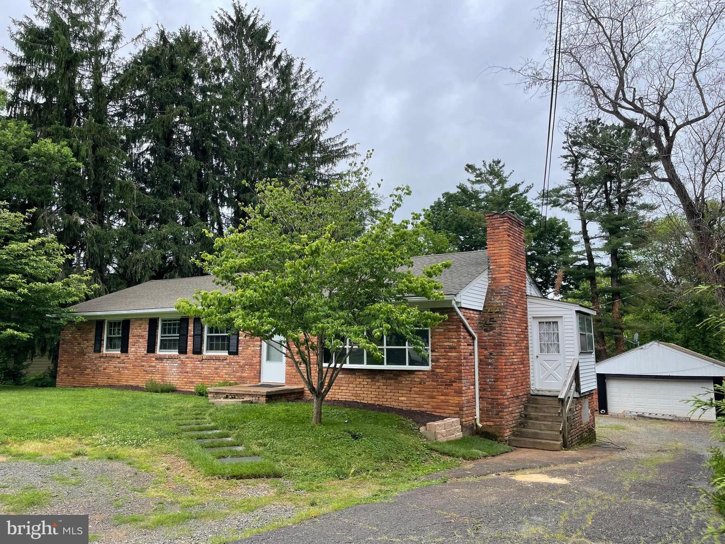 112 BLUE RIDGE ST, WARRENTON, Virginia 20186, 6 Bedrooms Bedrooms, ,3 BathroomsBathrooms,Residential,For sale,112 BLUE RIDGE ST,VAFQ2016814 MLS # VAFQ2016814