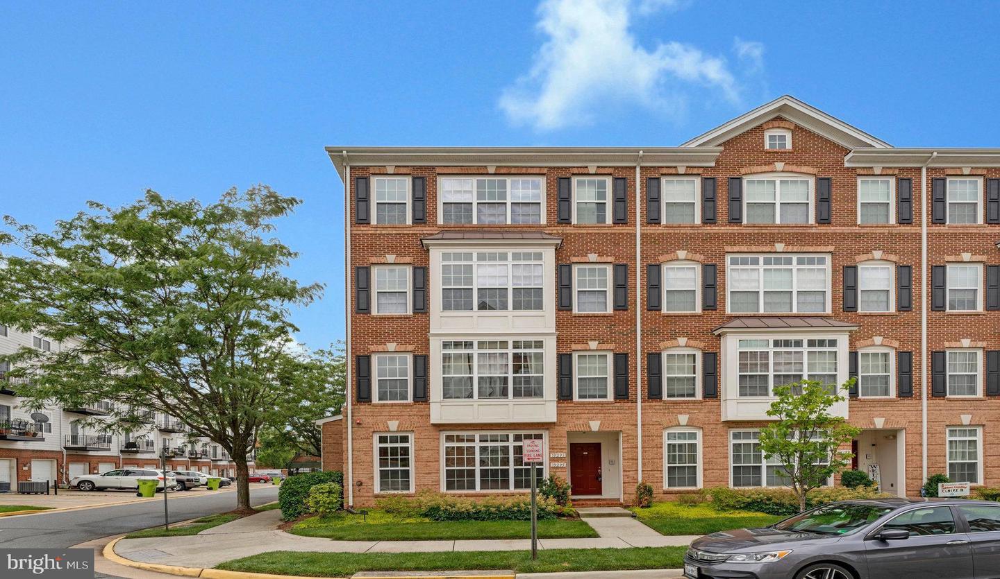 19293 HARLOW SQ, LEESBURG, Virginia 20176, 3 Bedrooms Bedrooms, ,2 BathroomsBathrooms,Residential,For sale,19293 HARLOW SQ,VALO2098106 MLS # VALO2098106