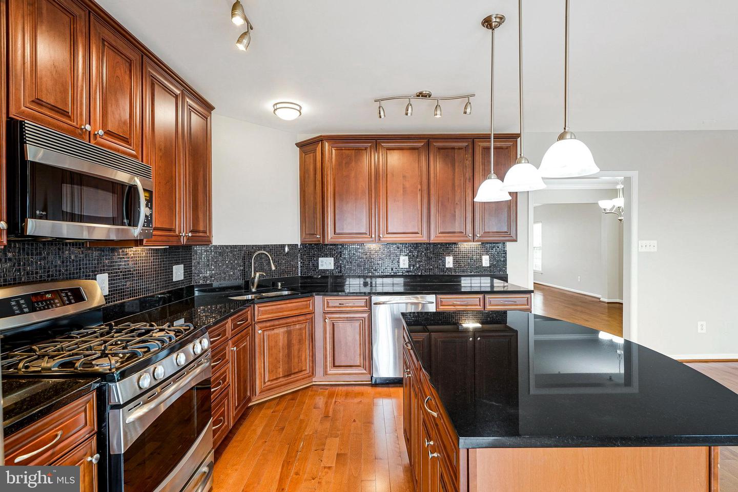 19293 HARLOW SQ, LEESBURG, Virginia 20176, 3 Bedrooms Bedrooms, ,2 BathroomsBathrooms,Residential,For sale,19293 HARLOW SQ,VALO2098106 MLS # VALO2098106
