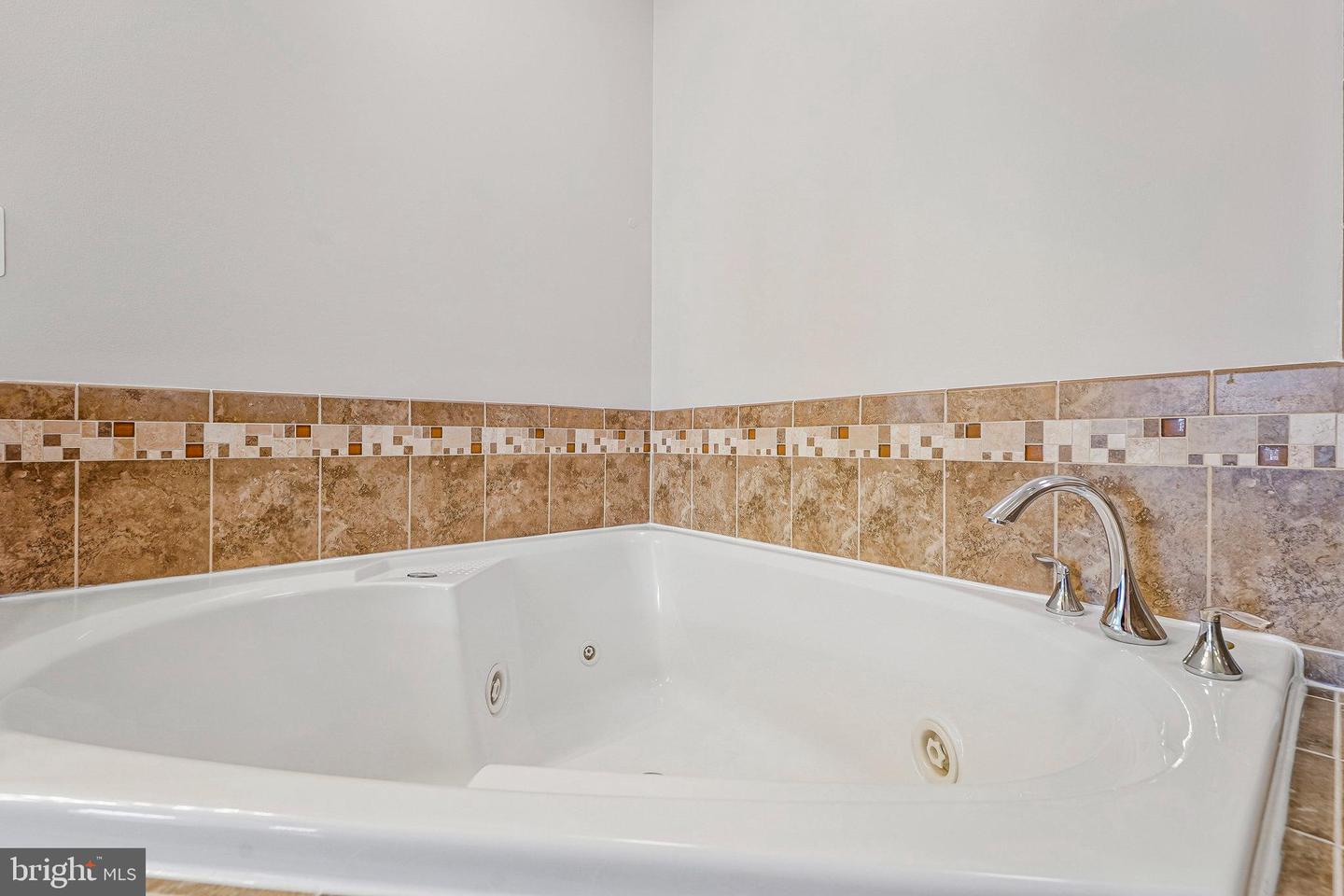 19293 HARLOW SQ, LEESBURG, Virginia 20176, 3 Bedrooms Bedrooms, ,2 BathroomsBathrooms,Residential,For sale,19293 HARLOW SQ,VALO2098106 MLS # VALO2098106