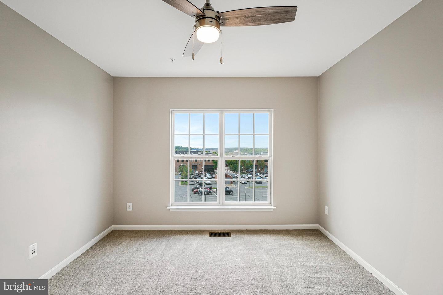 19293 HARLOW SQ, LEESBURG, Virginia 20176, 3 Bedrooms Bedrooms, ,2 BathroomsBathrooms,Residential,For sale,19293 HARLOW SQ,VALO2098106 MLS # VALO2098106