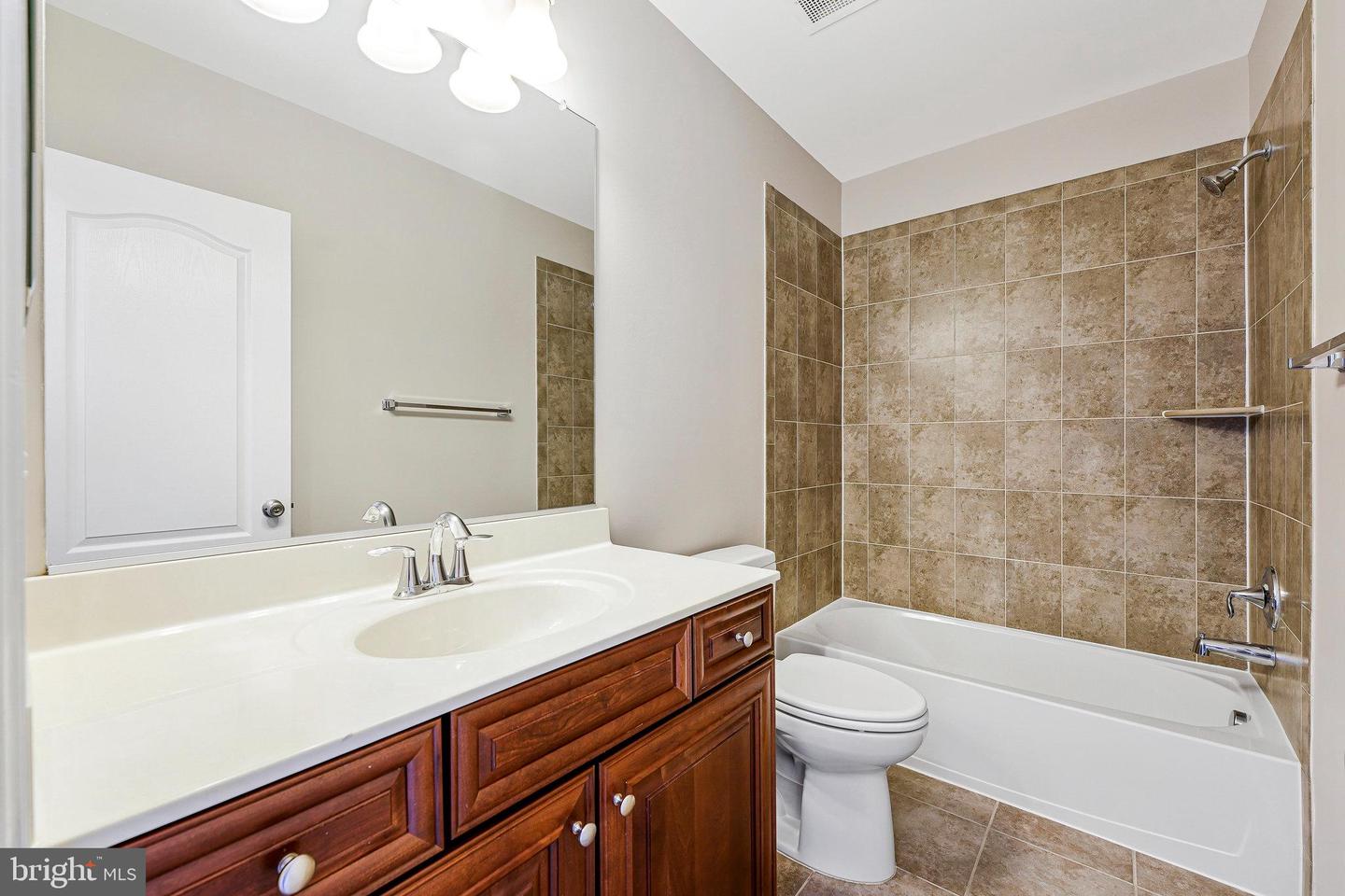 19293 HARLOW SQ, LEESBURG, Virginia 20176, 3 Bedrooms Bedrooms, ,2 BathroomsBathrooms,Residential,For sale,19293 HARLOW SQ,VALO2098106 MLS # VALO2098106