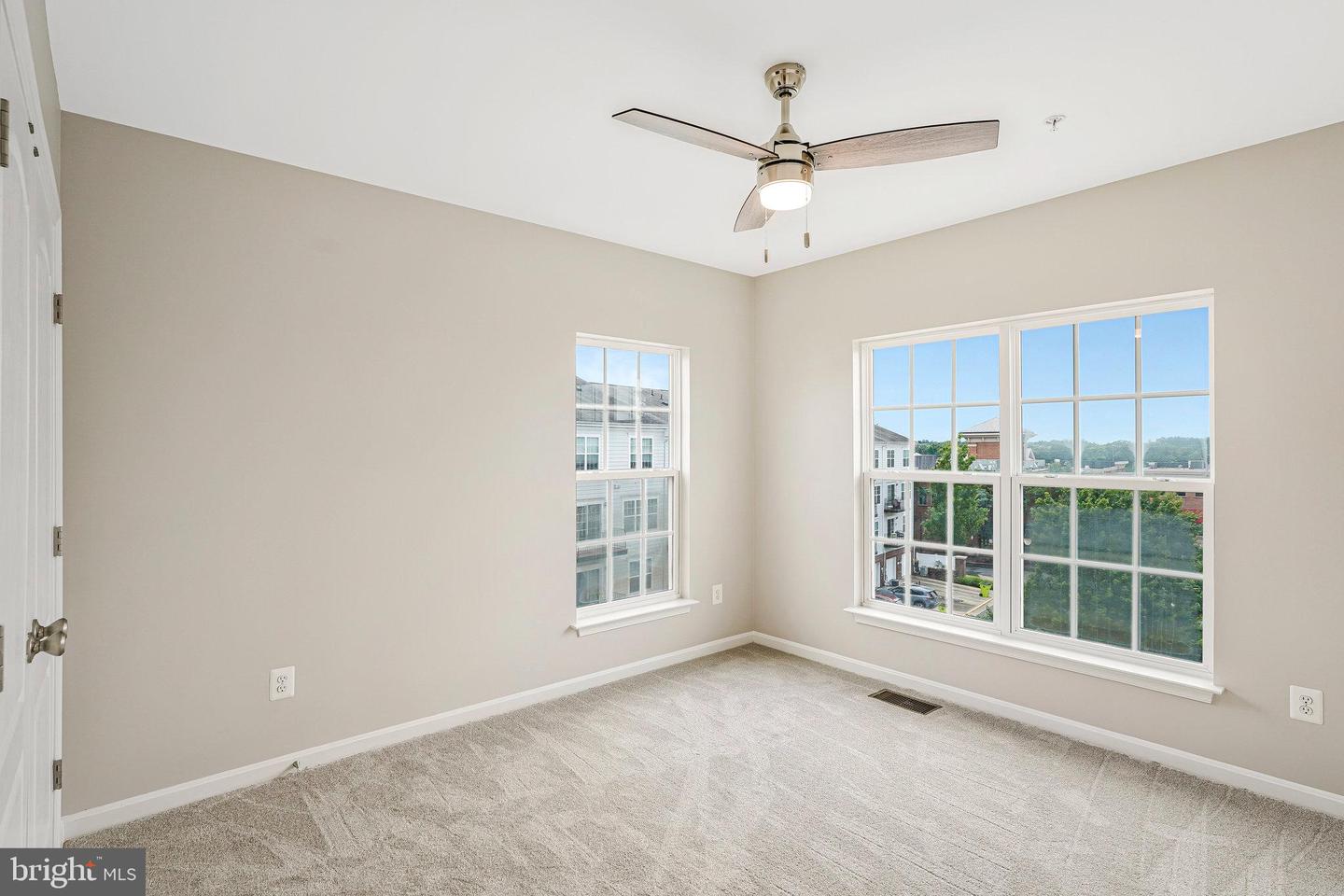 19293 HARLOW SQ, LEESBURG, Virginia 20176, 3 Bedrooms Bedrooms, ,2 BathroomsBathrooms,Residential,For sale,19293 HARLOW SQ,VALO2098106 MLS # VALO2098106