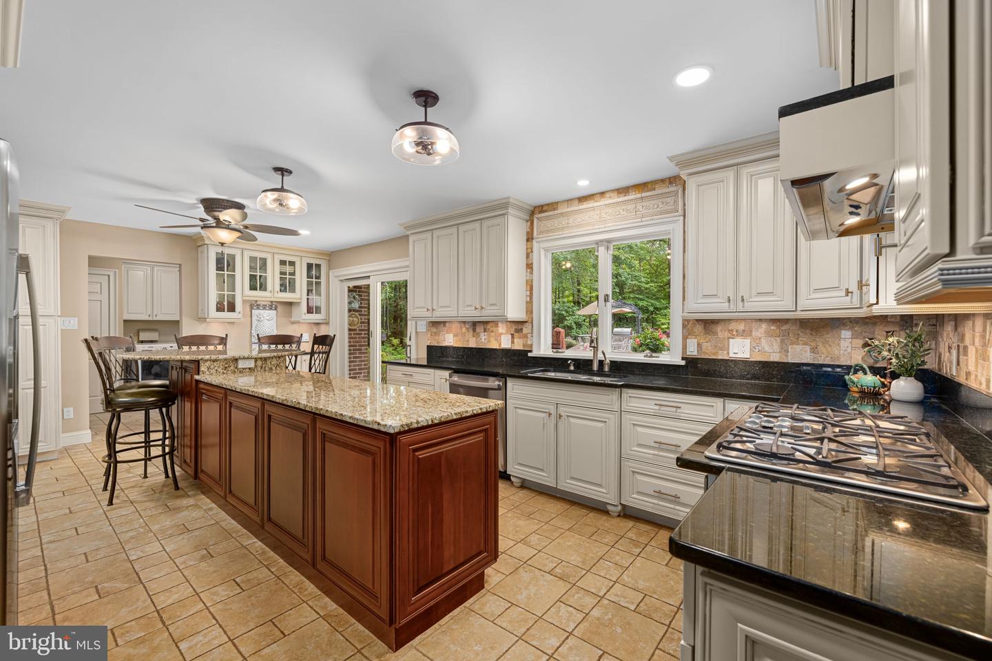 7950 WOODLAND HILLS LN, FAIRFAX STATION, Virginia 22039, 5 Bedrooms Bedrooms, ,3 BathroomsBathrooms,Residential,For sale,7950 WOODLAND HILLS LN,VAFX2244146 MLS # VAFX2244146