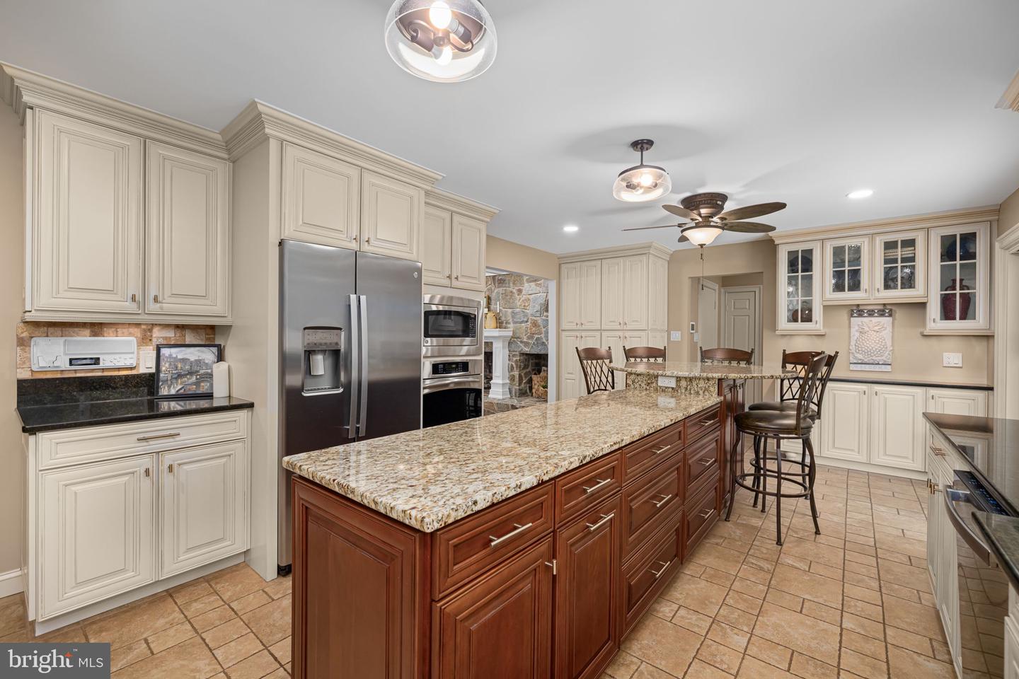 7950 WOODLAND HILLS LN, FAIRFAX STATION, Virginia 22039, 5 Bedrooms Bedrooms, ,3 BathroomsBathrooms,Residential,For sale,7950 WOODLAND HILLS LN,VAFX2244146 MLS # VAFX2244146