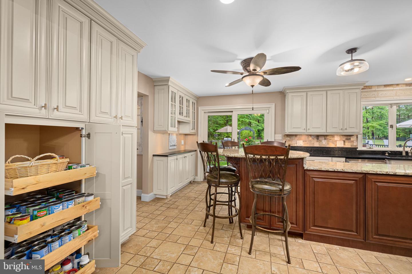 7950 WOODLAND HILLS LN, FAIRFAX STATION, Virginia 22039, 5 Bedrooms Bedrooms, ,3 BathroomsBathrooms,Residential,For sale,7950 WOODLAND HILLS LN,VAFX2244146 MLS # VAFX2244146