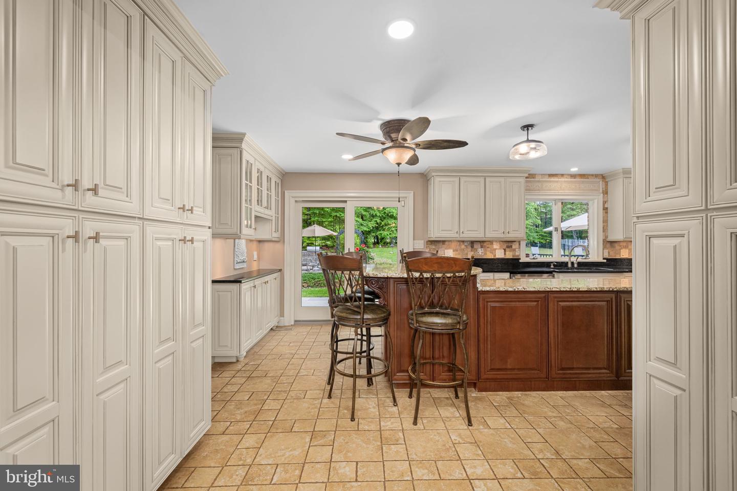 7950 WOODLAND HILLS LN, FAIRFAX STATION, Virginia 22039, 5 Bedrooms Bedrooms, ,3 BathroomsBathrooms,Residential,For sale,7950 WOODLAND HILLS LN,VAFX2244146 MLS # VAFX2244146