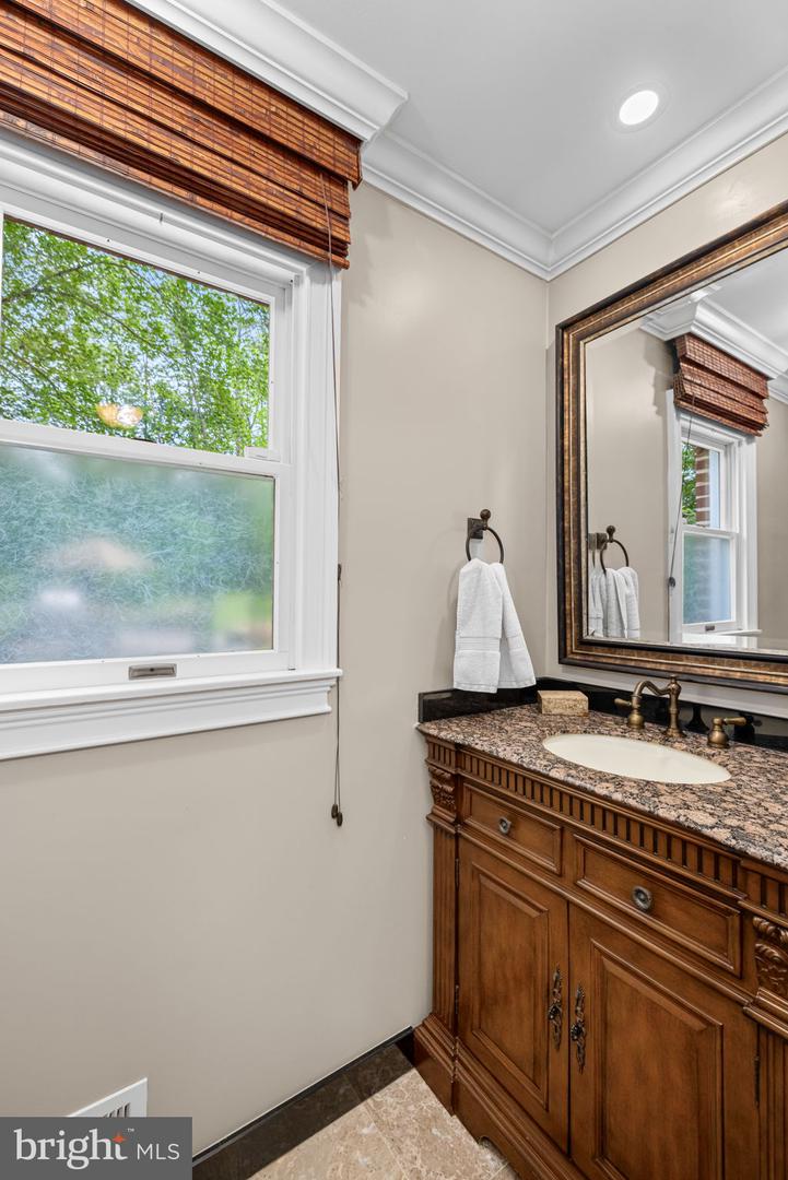 7950 WOODLAND HILLS LN, FAIRFAX STATION, Virginia 22039, 5 Bedrooms Bedrooms, ,3 BathroomsBathrooms,Residential,For sale,7950 WOODLAND HILLS LN,VAFX2244146 MLS # VAFX2244146