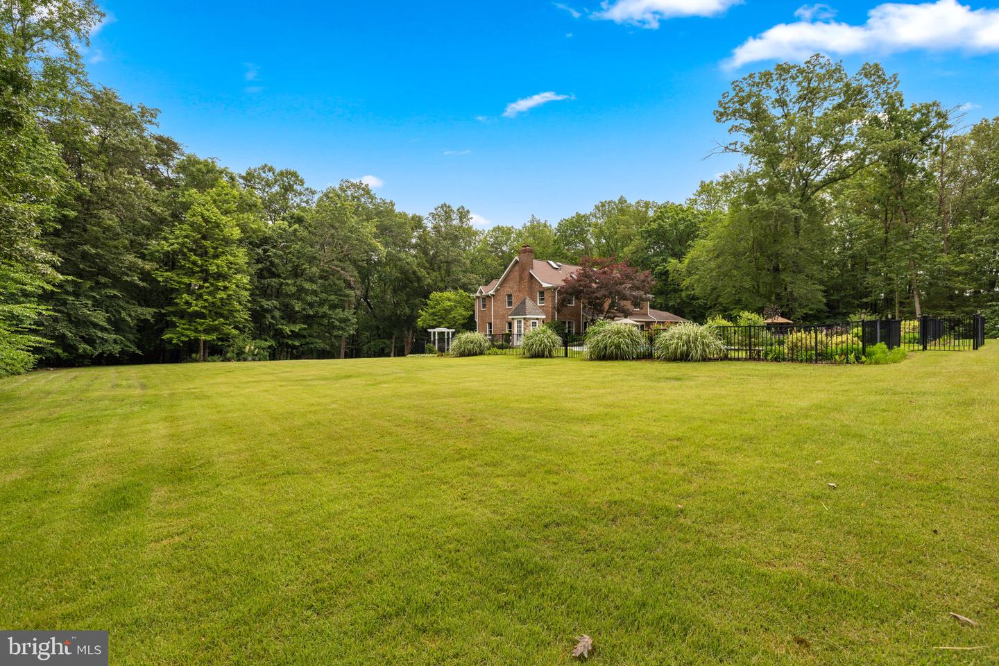 7950 WOODLAND HILLS LN, FAIRFAX STATION, Virginia 22039, 5 Bedrooms Bedrooms, ,3 BathroomsBathrooms,Residential,For sale,7950 WOODLAND HILLS LN,VAFX2244146 MLS # VAFX2244146