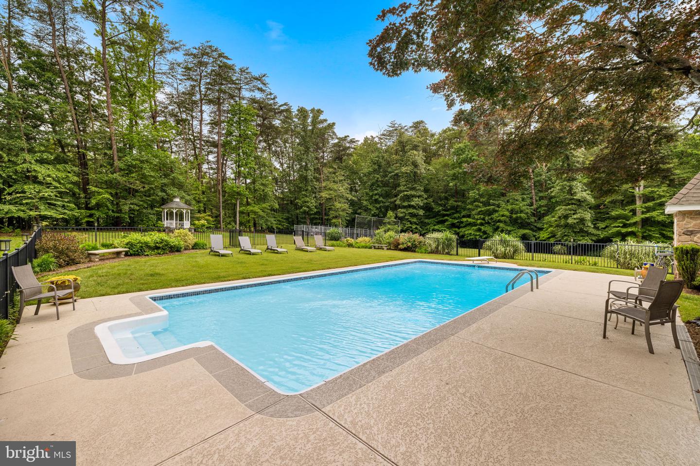 7950 WOODLAND HILLS LN, FAIRFAX STATION, Virginia 22039, 5 Bedrooms Bedrooms, ,3 BathroomsBathrooms,Residential,For sale,7950 WOODLAND HILLS LN,VAFX2244146 MLS # VAFX2244146