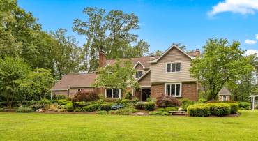 7950 WOODLAND HILLS LN, FAIRFAX STATION, Virginia 22039, 5 Bedrooms Bedrooms, ,3 BathroomsBathrooms,Residential,For sale,7950 WOODLAND HILLS LN,VAFX2244146 MLS # VAFX2244146
