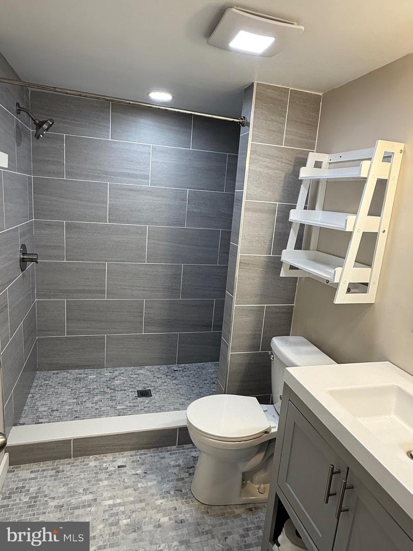 1800 COURTLAND RD, ALEXANDRIA, Virginia 22306, 5 Bedrooms Bedrooms, ,3 BathroomsBathrooms,Residential,For sale,1800 COURTLAND RD,VAFX2244138 MLS # VAFX2244138
