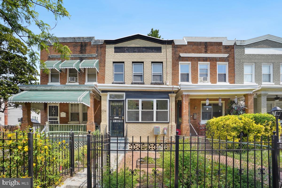 304 BRYANT ST NE, WASHINGTON, District Of Columbia 20002, 2 Bedrooms Bedrooms, ,2 BathroomsBathrooms,Residential,For sale,304 BRYANT ST NE,DCDC2203404 MLS # DCDC2203404