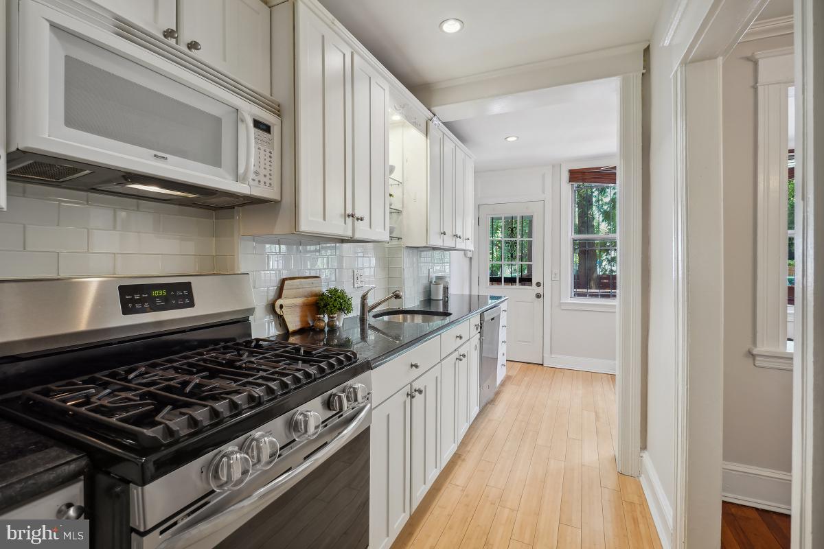 304 BRYANT ST NE, WASHINGTON, District Of Columbia 20002, 2 Bedrooms Bedrooms, ,2 BathroomsBathrooms,Residential,For sale,304 BRYANT ST NE,DCDC2203404 MLS # DCDC2203404