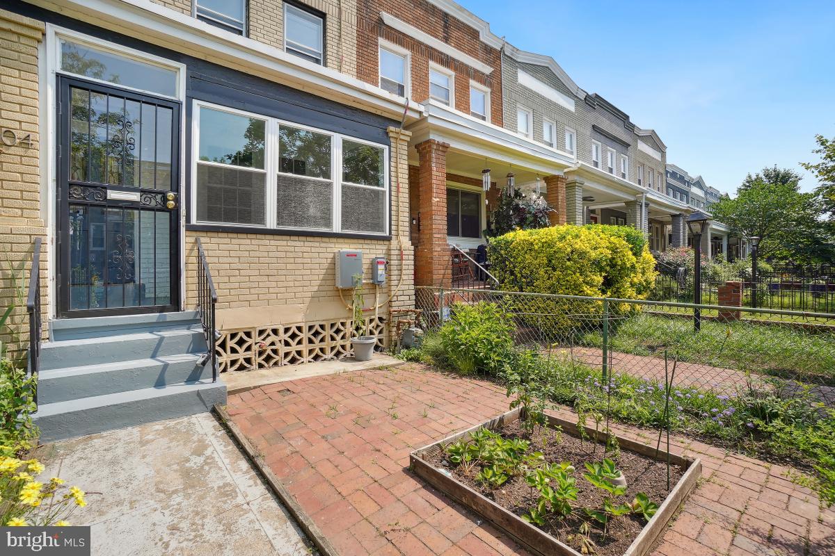 304 BRYANT ST NE, WASHINGTON, District Of Columbia 20002, 2 Bedrooms Bedrooms, ,2 BathroomsBathrooms,Residential,For sale,304 BRYANT ST NE,DCDC2203404 MLS # DCDC2203404