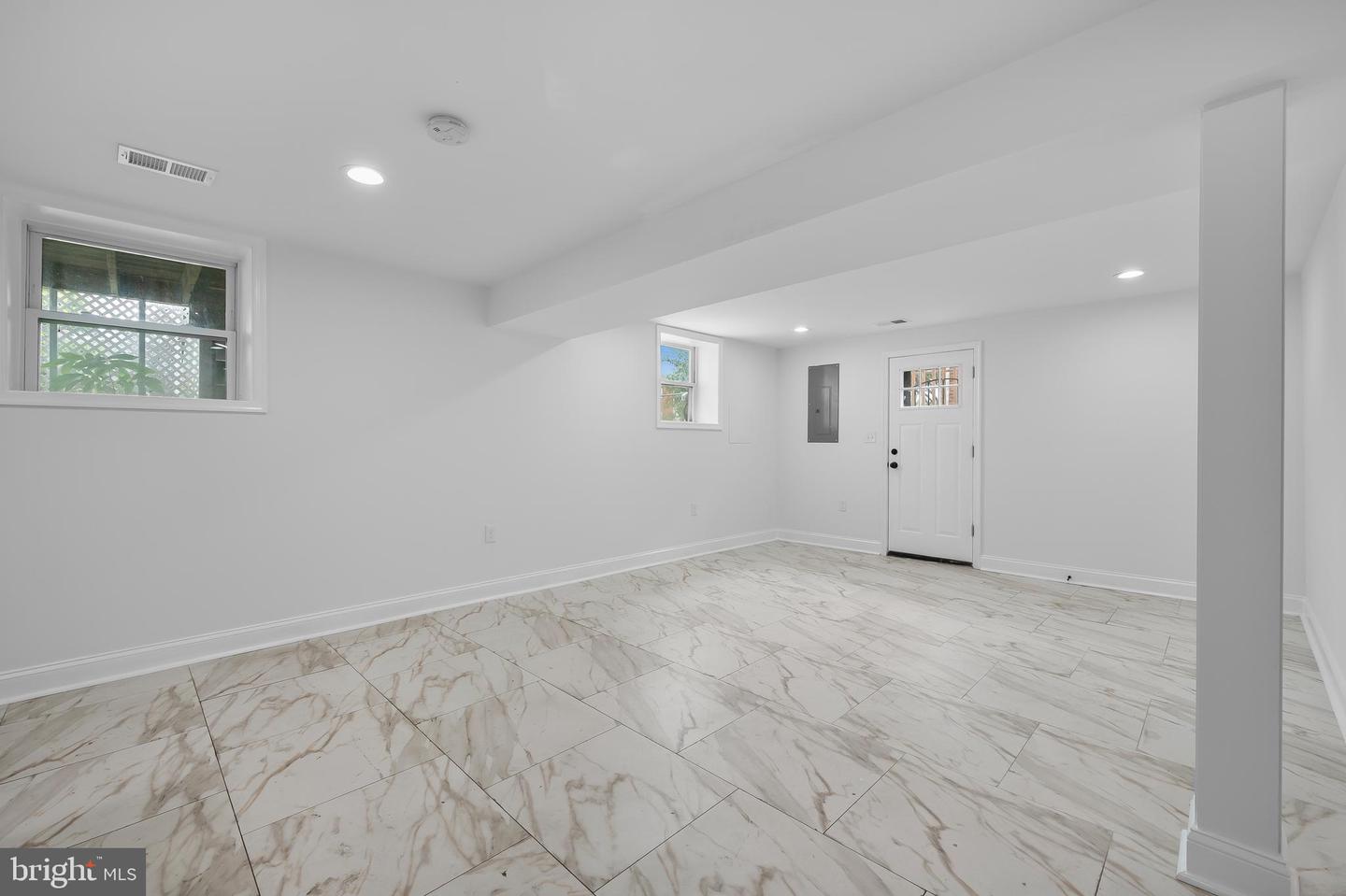 4261 MEADE ST NE, WASHINGTON, District Of Columbia 20019, 6 Bedrooms Bedrooms, 6 Rooms Rooms,5 BathroomsBathrooms,Residential,For sale,4261 MEADE ST NE,DCDC2203556 MLS # DCDC2203556