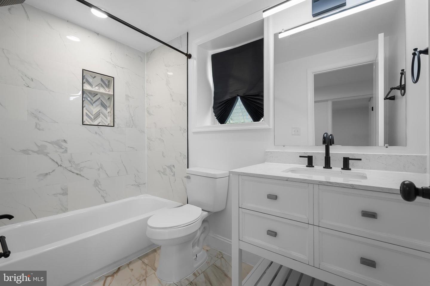 4261 MEADE ST NE, WASHINGTON, District Of Columbia 20019, 6 Bedrooms Bedrooms, 6 Rooms Rooms,5 BathroomsBathrooms,Residential,For sale,4261 MEADE ST NE,DCDC2203556 MLS # DCDC2203556