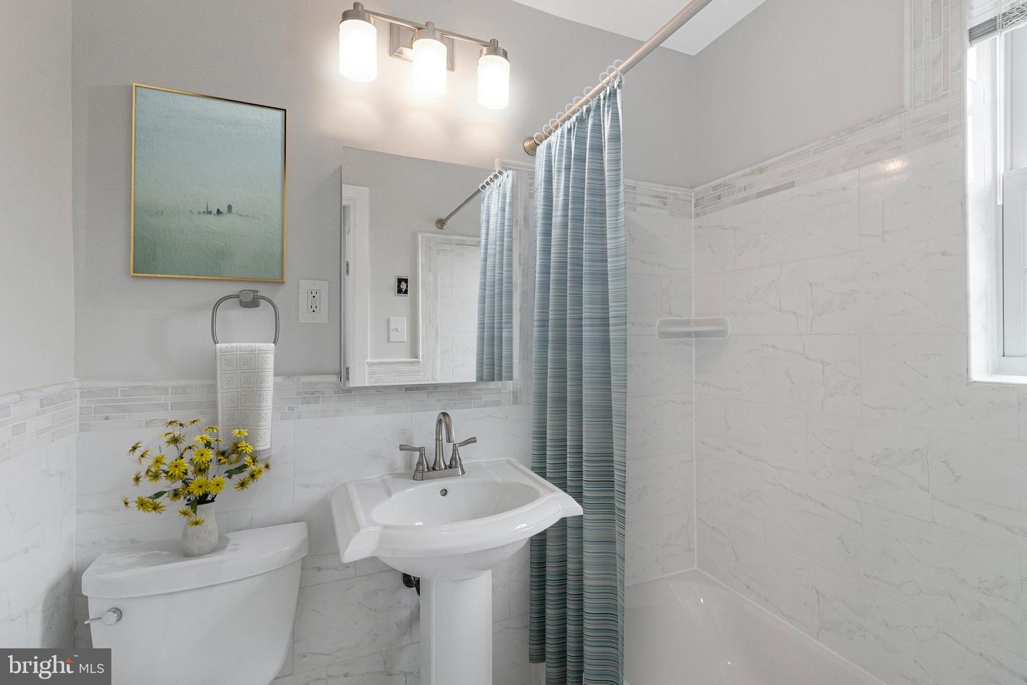 1724 W ABINGDON DR #201, ALEXANDRIA, Virginia 22314, 1 Bedroom Bedrooms, ,1 BathroomBathrooms,Residential,For sale,1724 W ABINGDON DR #201,VAAX2045960 MLS # VAAX2045960