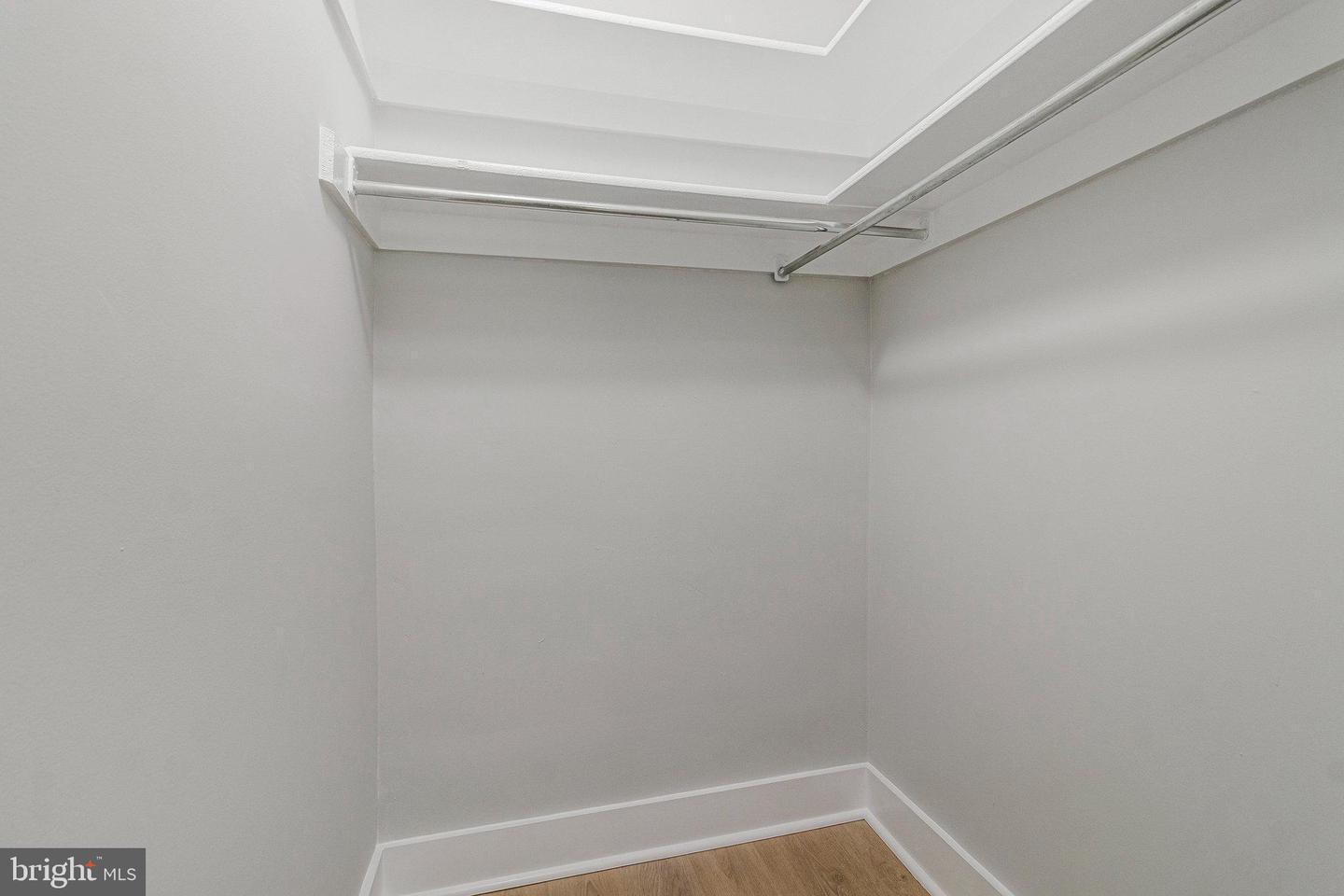1724 W ABINGDON DR #201, ALEXANDRIA, Virginia 22314, 1 Bedroom Bedrooms, ,1 BathroomBathrooms,Residential,For sale,1724 W ABINGDON DR #201,VAAX2045960 MLS # VAAX2045960