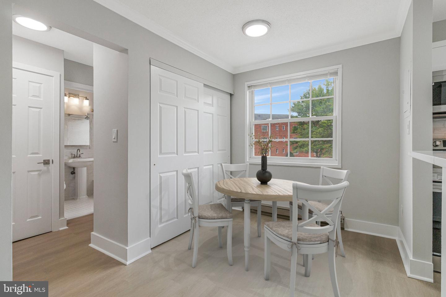 1724 W ABINGDON DR #201, ALEXANDRIA, Virginia 22314, 1 Bedroom Bedrooms, ,1 BathroomBathrooms,Residential,For sale,1724 W ABINGDON DR #201,VAAX2045960 MLS # VAAX2045960