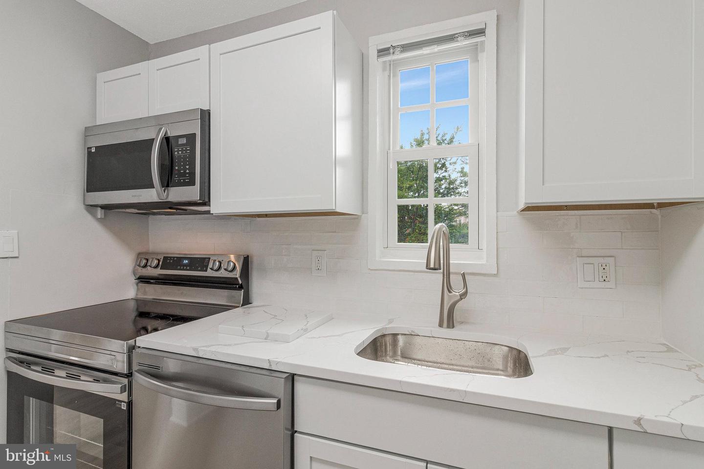 1724 W ABINGDON DR #201, ALEXANDRIA, Virginia 22314, 1 Bedroom Bedrooms, ,1 BathroomBathrooms,Residential,For sale,1724 W ABINGDON DR #201,VAAX2045960 MLS # VAAX2045960