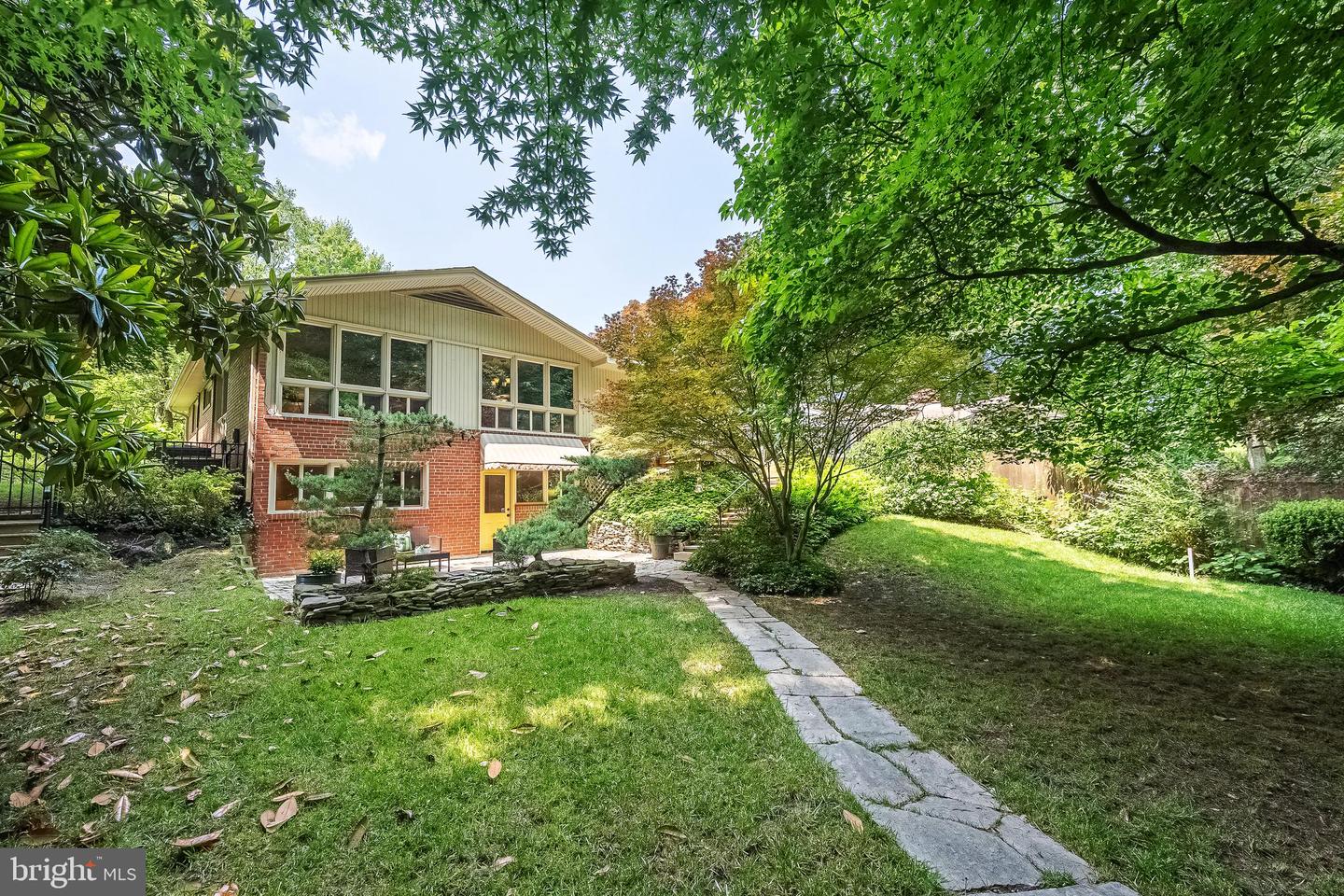 3416 COUNTRY HILL DR, FAIRFAX, Virginia 22030, 4 Bedrooms Bedrooms, ,2 BathroomsBathrooms,Residential,For sale,3416 COUNTRY HILL DR,VAFC2006418 MLS # VAFC2006418