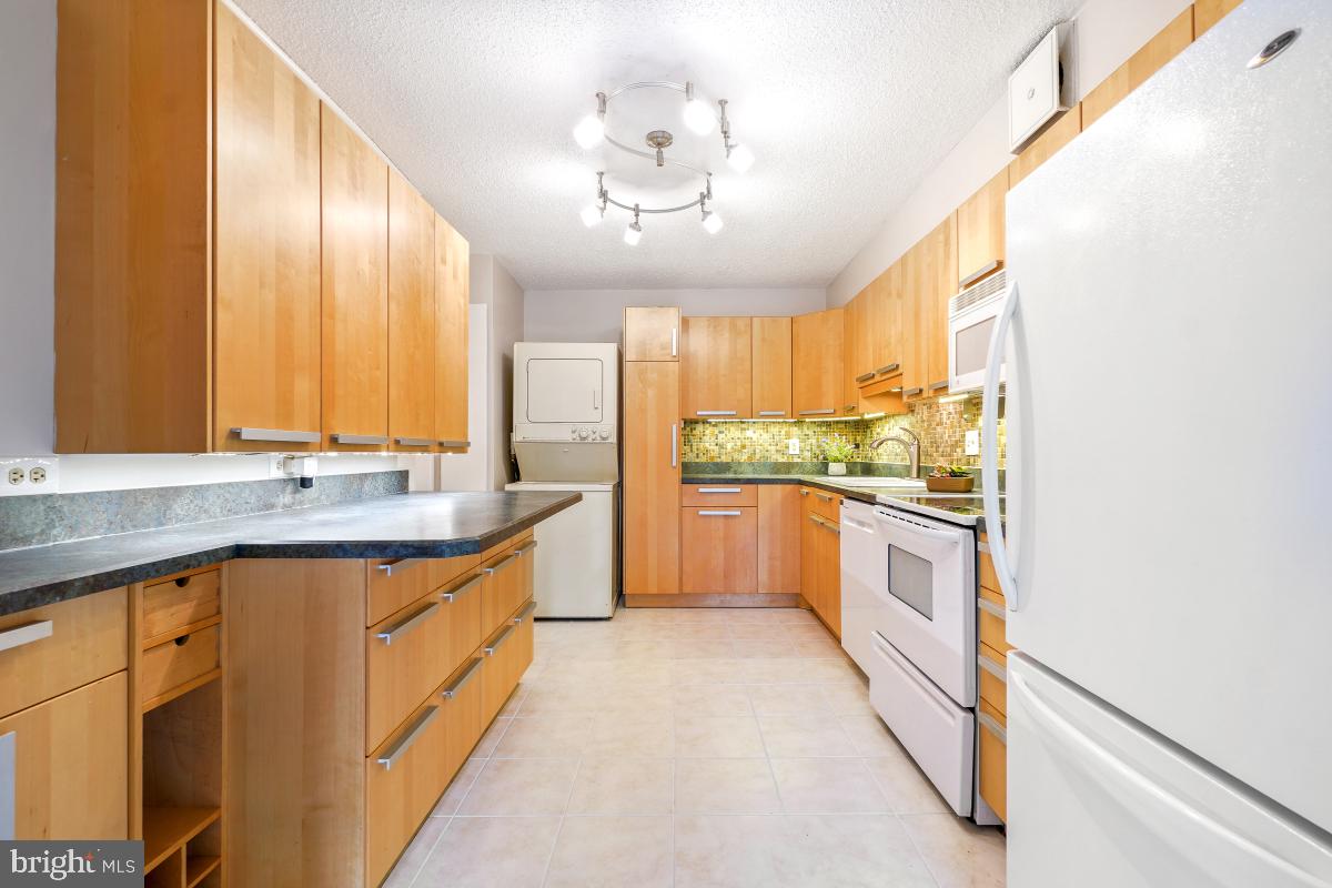 5902 MOUNT EAGLE DR #718, ALEXANDRIA, Virginia 22303, 3 Bedrooms Bedrooms, 10 Rooms Rooms,2 BathroomsBathrooms,Residential,For sale,5902 MOUNT EAGLE DR #718,VAFX2244920 MLS # VAFX2244920
