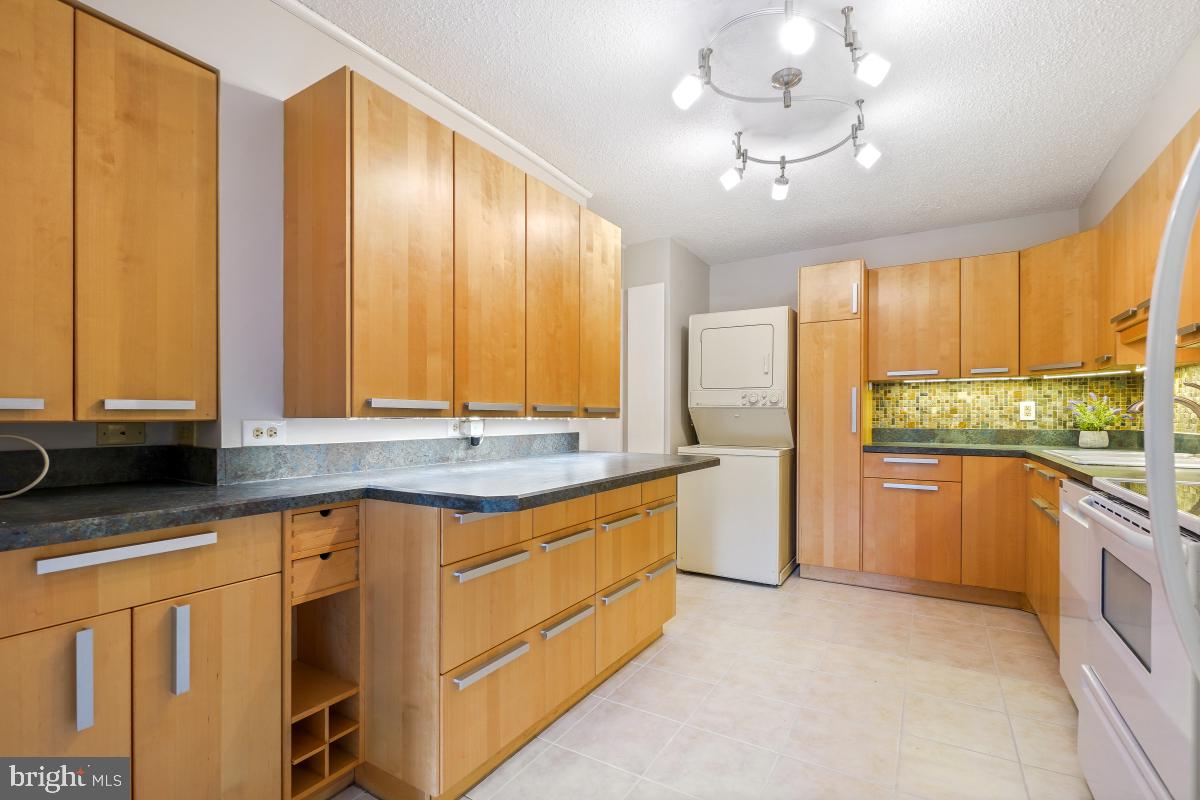 5902 MOUNT EAGLE DR #718, ALEXANDRIA, Virginia 22303, 3 Bedrooms Bedrooms, 10 Rooms Rooms,2 BathroomsBathrooms,Residential,For sale,5902 MOUNT EAGLE DR #718,VAFX2244920 MLS # VAFX2244920