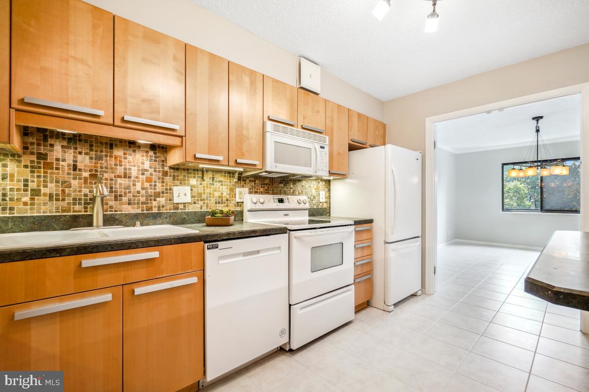 5902 MOUNT EAGLE DR #718, ALEXANDRIA, Virginia 22303, 3 Bedrooms Bedrooms, 10 Rooms Rooms,2 BathroomsBathrooms,Residential,For sale,5902 MOUNT EAGLE DR #718,VAFX2244920 MLS # VAFX2244920