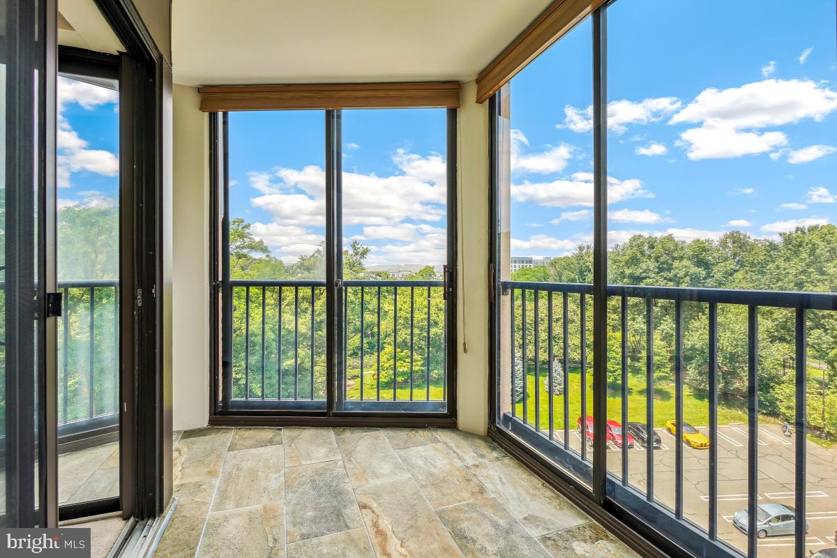 5902 MOUNT EAGLE DR #718, ALEXANDRIA, Virginia 22303, 3 Bedrooms Bedrooms, 10 Rooms Rooms,2 BathroomsBathrooms,Residential,For sale,5902 MOUNT EAGLE DR #718,VAFX2244920 MLS # VAFX2244920