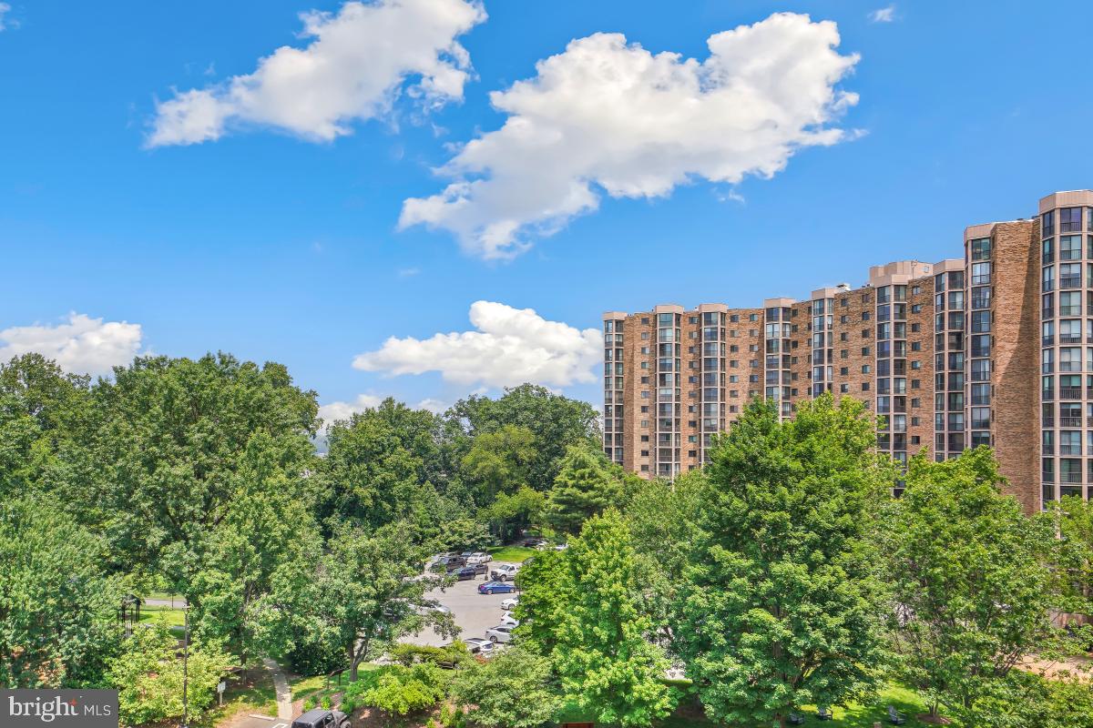 5902 MOUNT EAGLE DR #718, ALEXANDRIA, Virginia 22303, 3 Bedrooms Bedrooms, 10 Rooms Rooms,2 BathroomsBathrooms,Residential,For sale,5902 MOUNT EAGLE DR #718,VAFX2244920 MLS # VAFX2244920