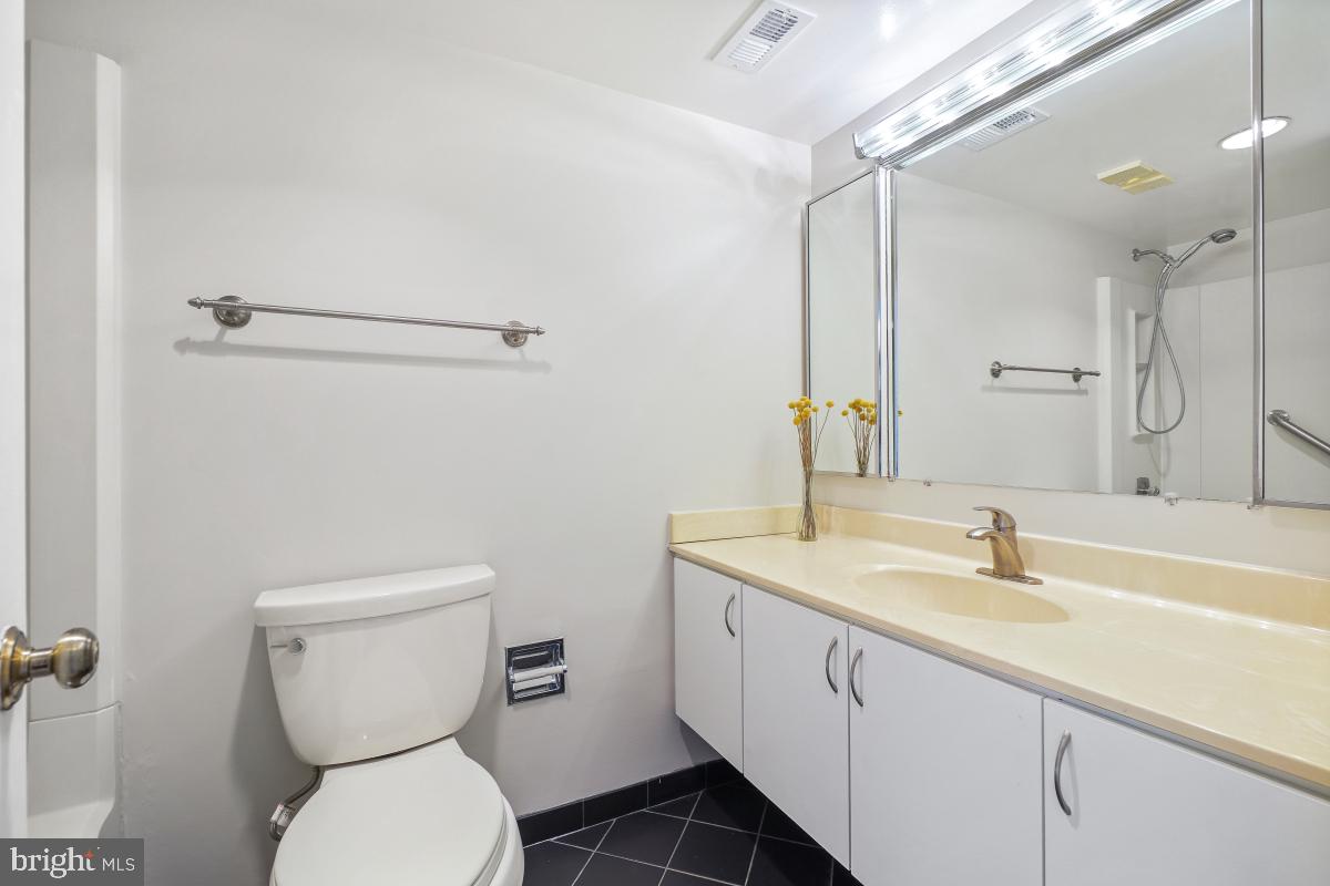 5902 MOUNT EAGLE DR #718, ALEXANDRIA, Virginia 22303, 3 Bedrooms Bedrooms, 10 Rooms Rooms,2 BathroomsBathrooms,Residential,For sale,5902 MOUNT EAGLE DR #718,VAFX2244920 MLS # VAFX2244920