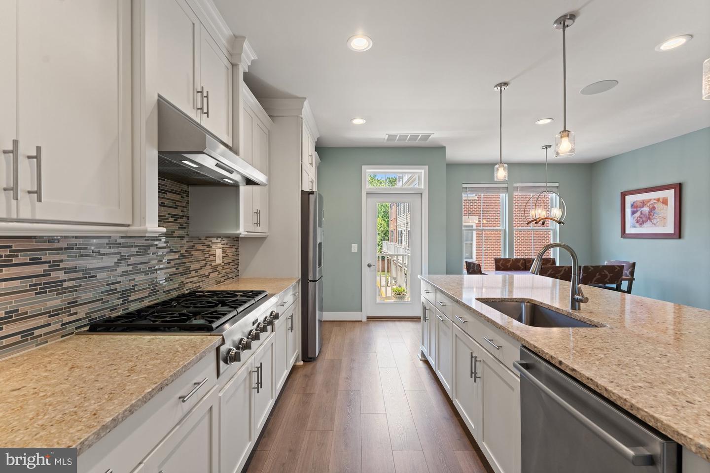 145 CENTER ST S #4, VIENNA, Virginia 22180, 4 Bedrooms Bedrooms, ,3 BathroomsBathrooms,Residential,For sale,145 CENTER ST S #4,VAFX2245076 MLS # VAFX2245076