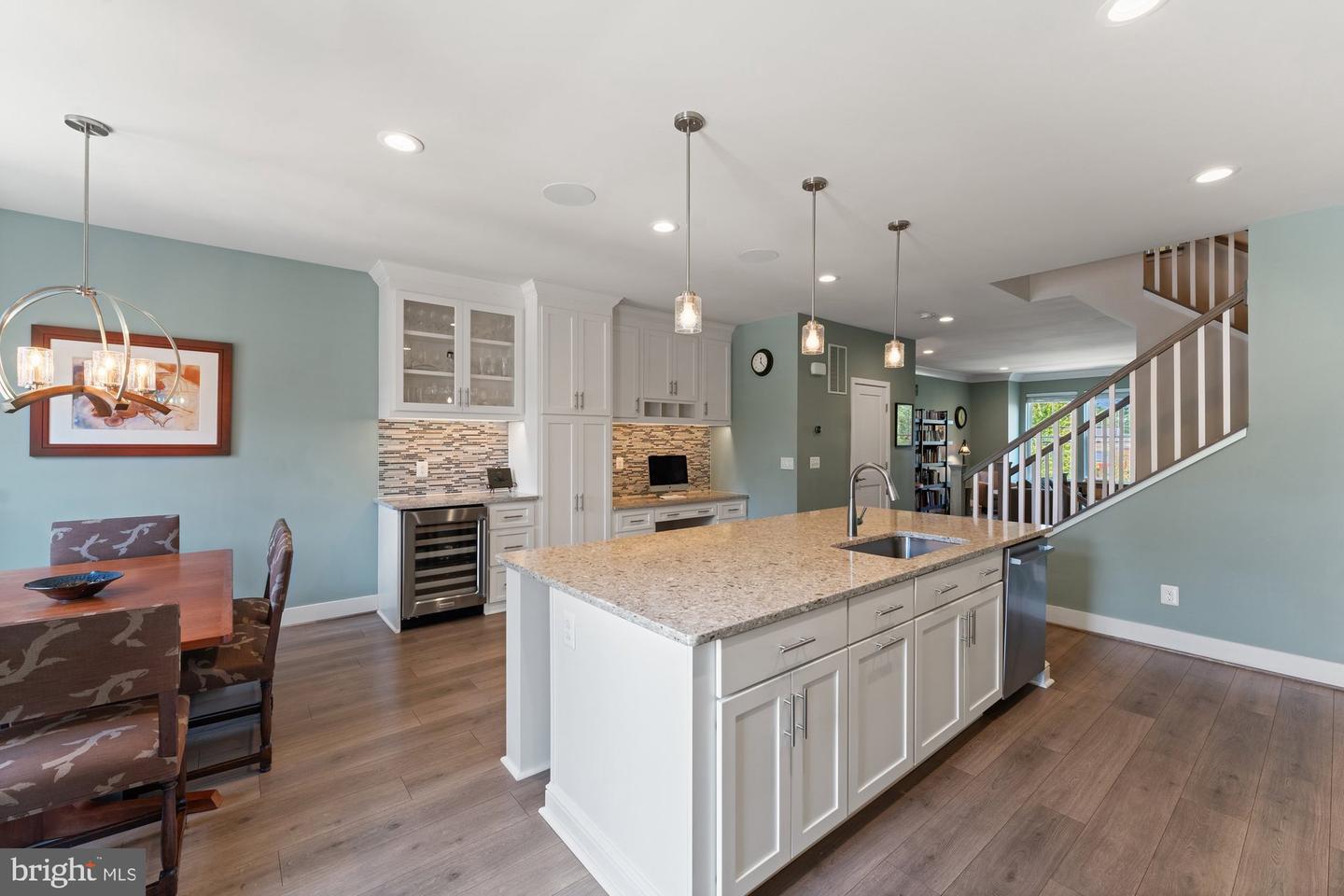 145 CENTER ST S #4, VIENNA, Virginia 22180, 4 Bedrooms Bedrooms, ,3 BathroomsBathrooms,Residential,For sale,145 CENTER ST S #4,VAFX2245076 MLS # VAFX2245076