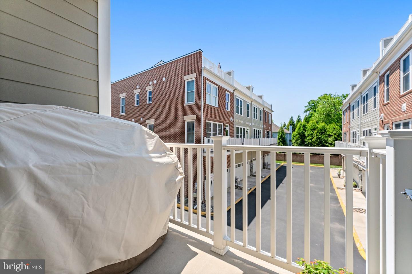 145 CENTER ST S #4, VIENNA, Virginia 22180, 4 Bedrooms Bedrooms, ,3 BathroomsBathrooms,Residential,For sale,145 CENTER ST S #4,VAFX2245076 MLS # VAFX2245076