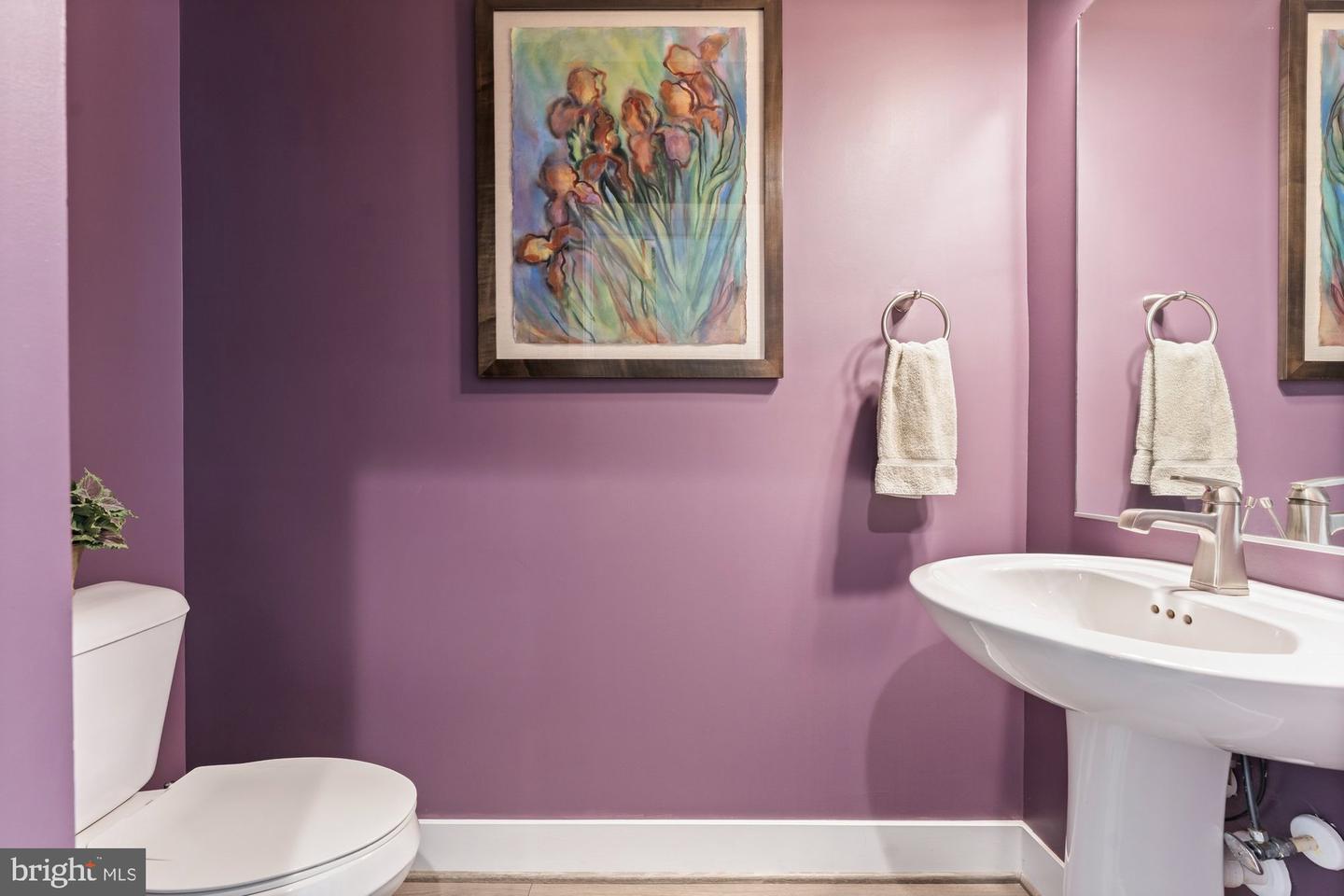 145 CENTER ST S #4, VIENNA, Virginia 22180, 4 Bedrooms Bedrooms, ,3 BathroomsBathrooms,Residential,For sale,145 CENTER ST S #4,VAFX2245076 MLS # VAFX2245076