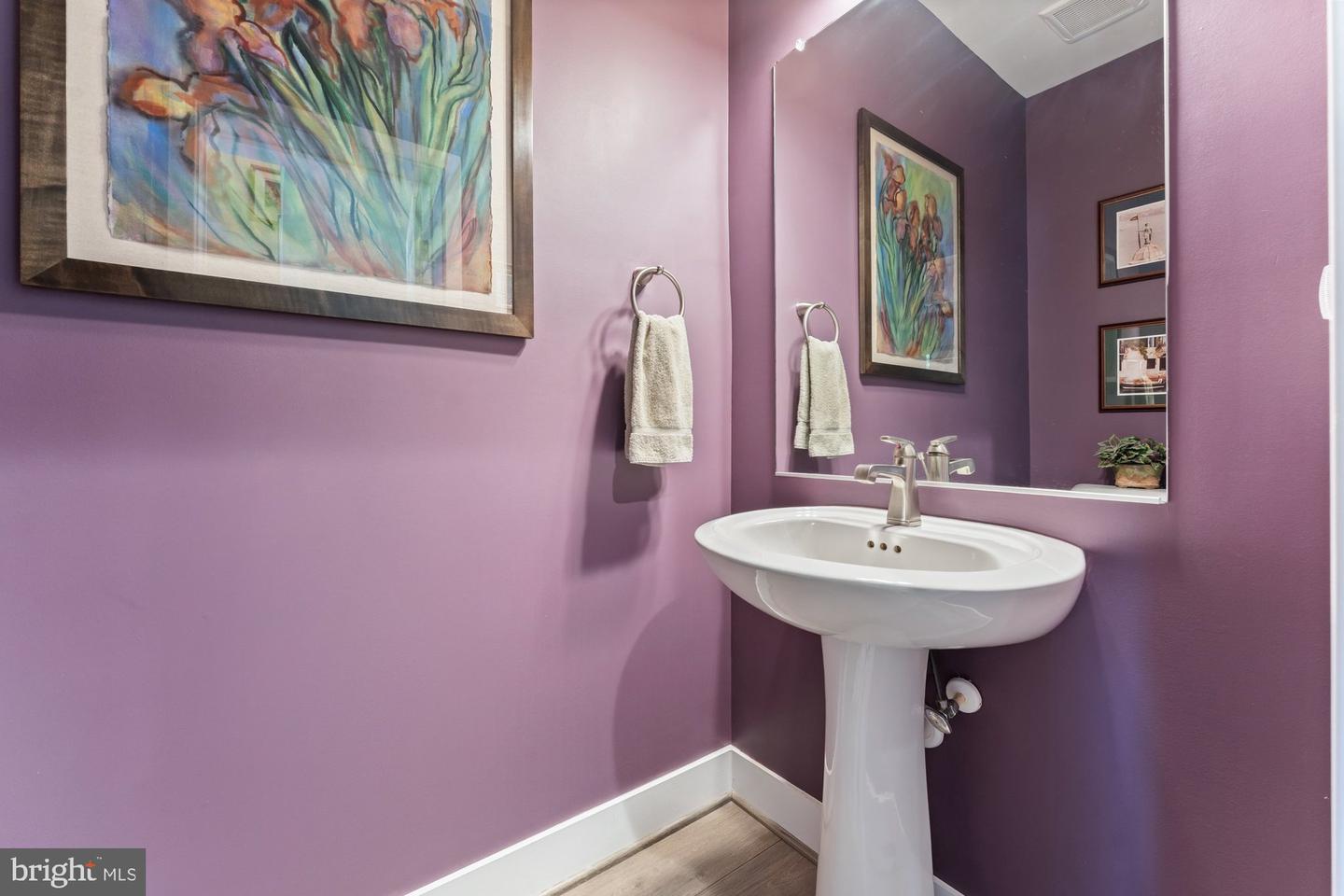 145 CENTER ST S #4, VIENNA, Virginia 22180, 4 Bedrooms Bedrooms, ,3 BathroomsBathrooms,Residential,For sale,145 CENTER ST S #4,VAFX2245076 MLS # VAFX2245076