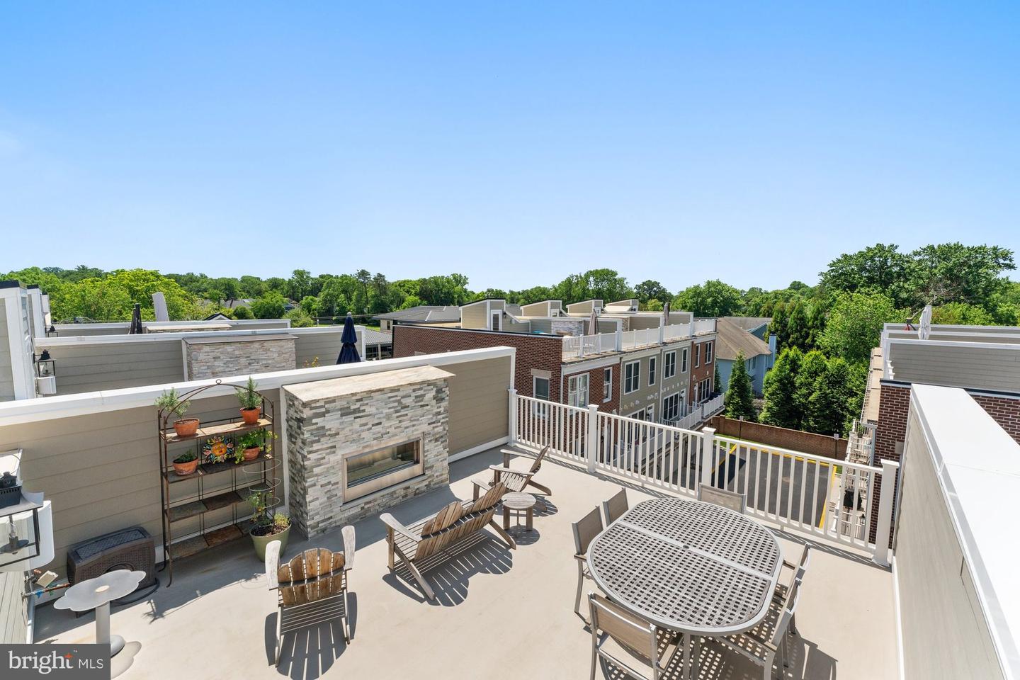 145 CENTER ST S #4, VIENNA, Virginia 22180, 4 Bedrooms Bedrooms, ,3 BathroomsBathrooms,Residential,For sale,145 CENTER ST S #4,VAFX2245076 MLS # VAFX2245076