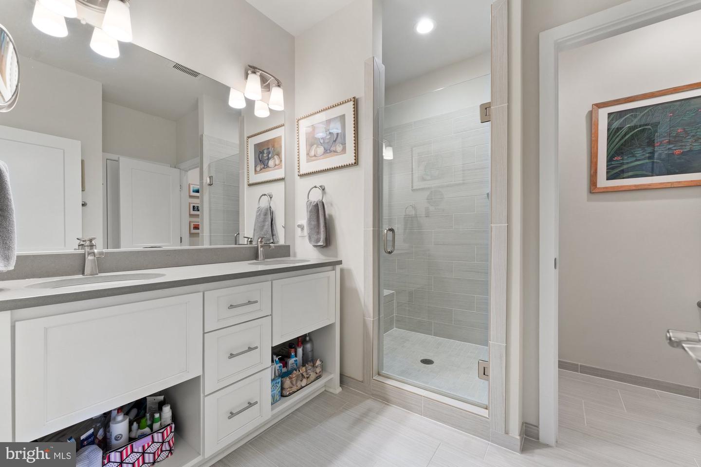 145 CENTER ST S #4, VIENNA, Virginia 22180, 4 Bedrooms Bedrooms, ,3 BathroomsBathrooms,Residential,For sale,145 CENTER ST S #4,VAFX2245076 MLS # VAFX2245076