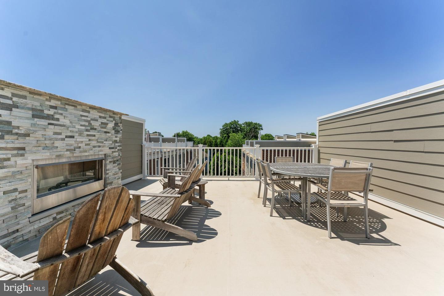 145 CENTER ST S #4, VIENNA, Virginia 22180, 4 Bedrooms Bedrooms, ,3 BathroomsBathrooms,Residential,For sale,145 CENTER ST S #4,VAFX2245076 MLS # VAFX2245076