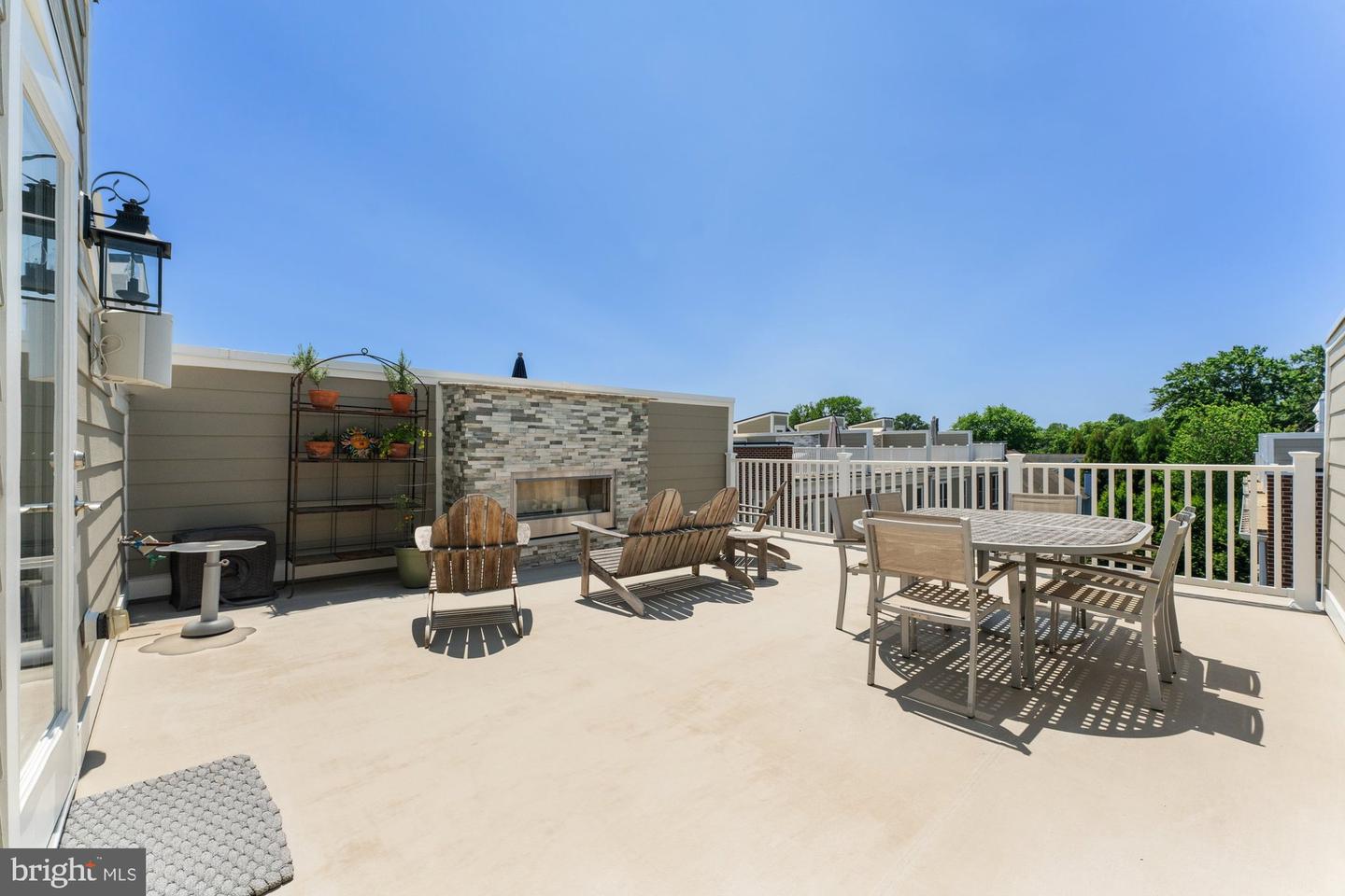 145 CENTER ST S #4, VIENNA, Virginia 22180, 4 Bedrooms Bedrooms, ,3 BathroomsBathrooms,Residential,For sale,145 CENTER ST S #4,VAFX2245076 MLS # VAFX2245076