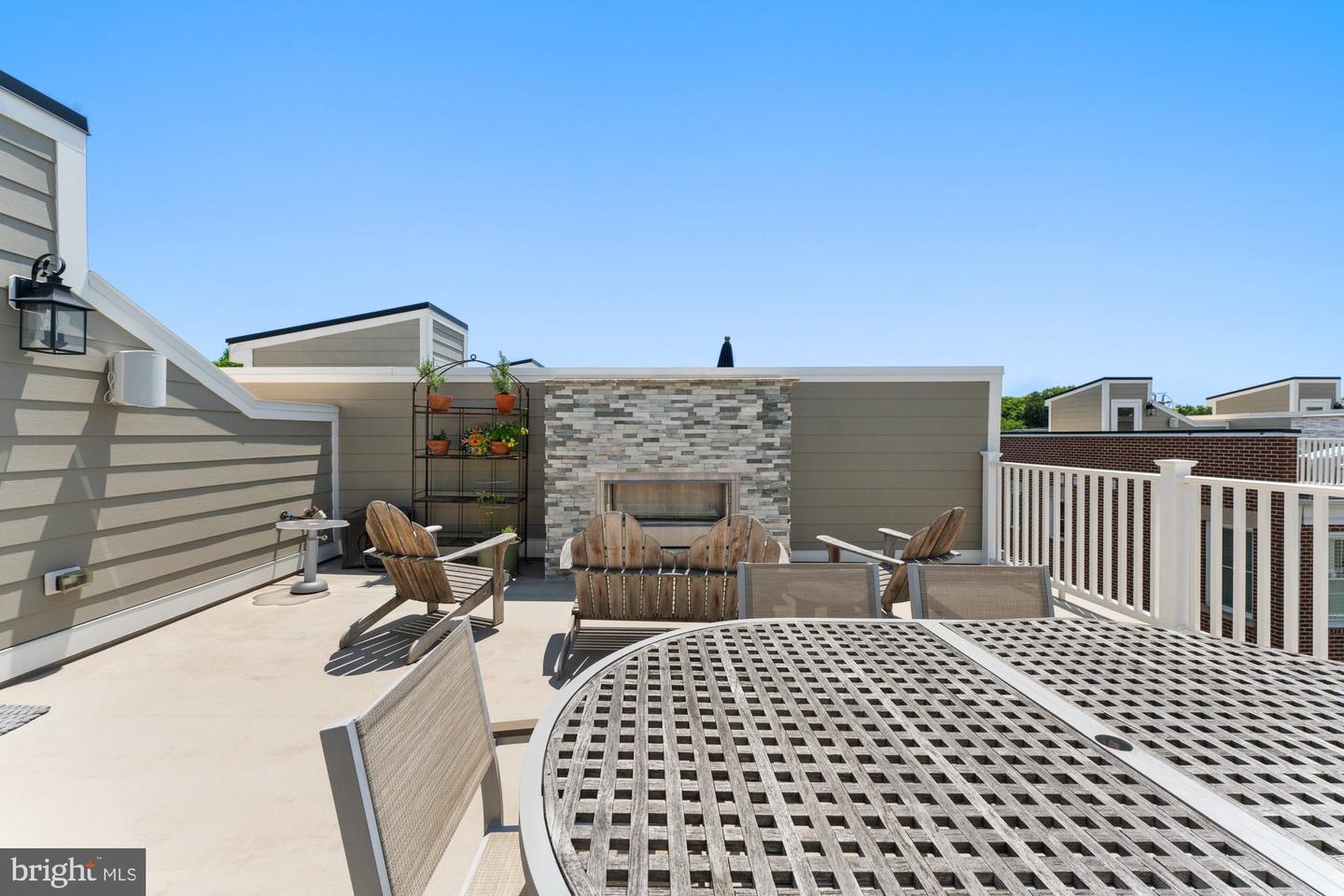 145 CENTER ST S #4, VIENNA, Virginia 22180, 4 Bedrooms Bedrooms, ,3 BathroomsBathrooms,Residential,For sale,145 CENTER ST S #4,VAFX2245076 MLS # VAFX2245076