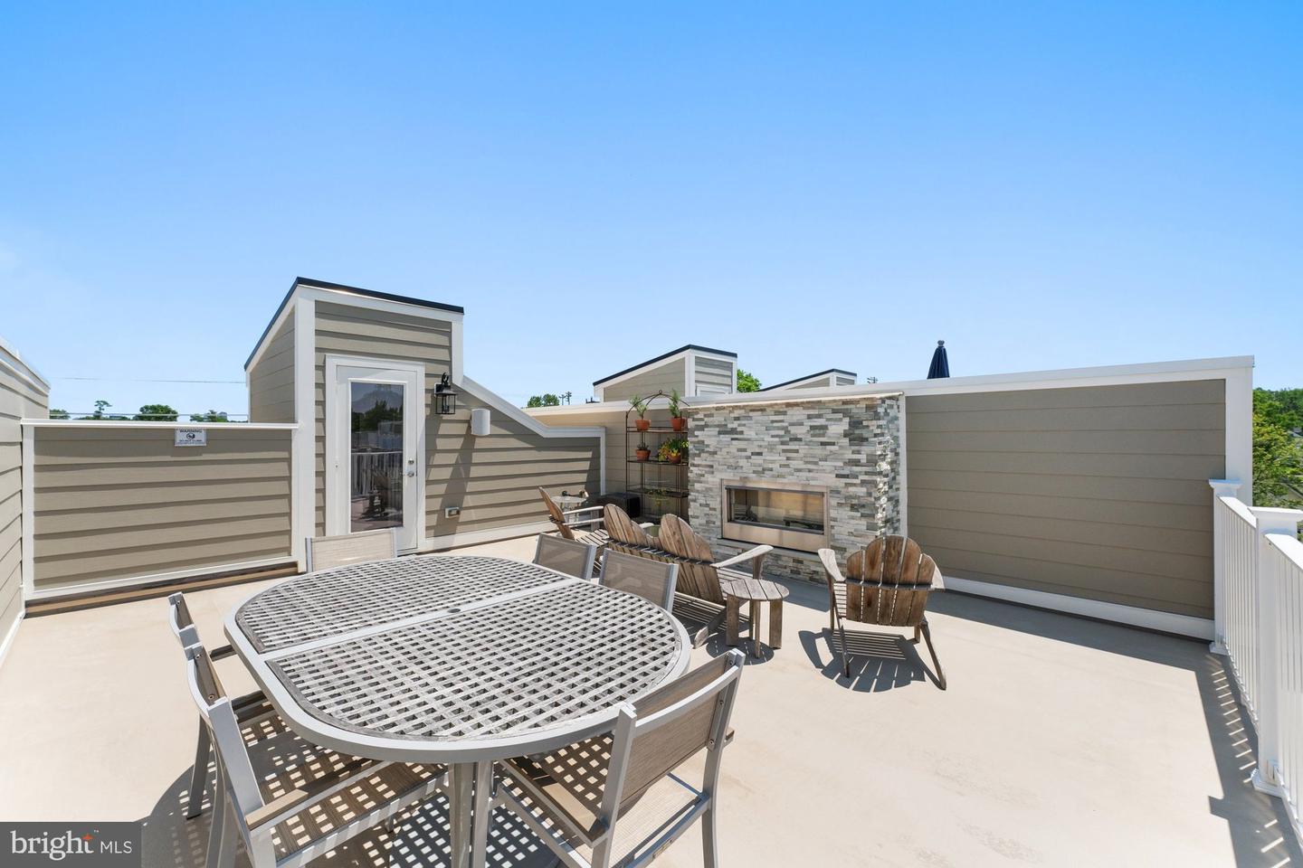 145 CENTER ST S #4, VIENNA, Virginia 22180, 4 Bedrooms Bedrooms, ,3 BathroomsBathrooms,Residential,For sale,145 CENTER ST S #4,VAFX2245076 MLS # VAFX2245076