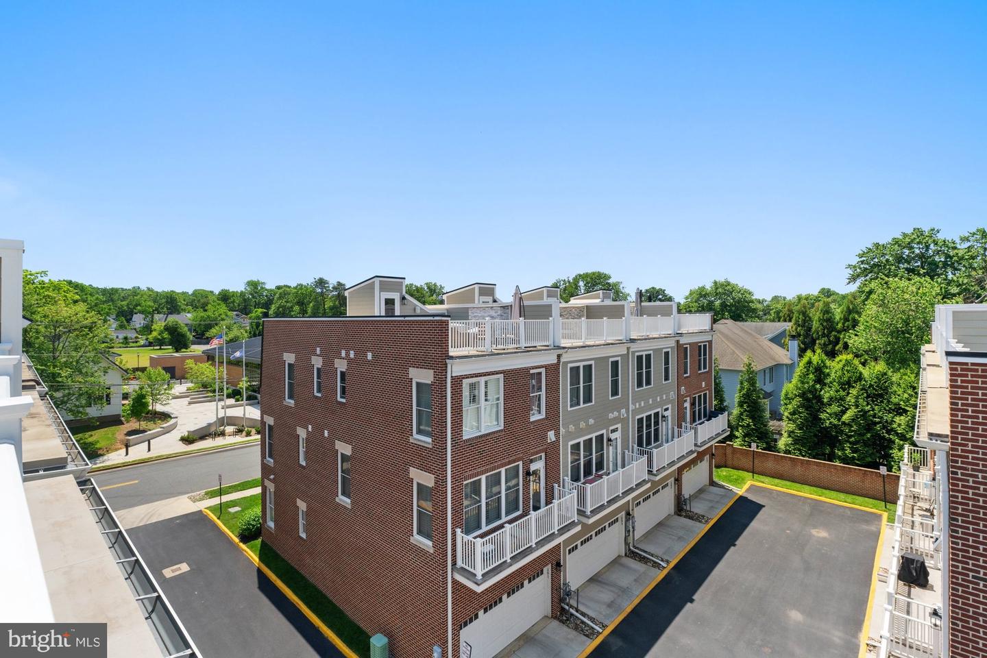 145 CENTER ST S #4, VIENNA, Virginia 22180, 4 Bedrooms Bedrooms, ,3 BathroomsBathrooms,Residential,For sale,145 CENTER ST S #4,VAFX2245076 MLS # VAFX2245076
