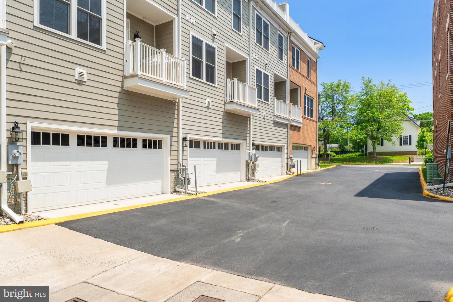 145 CENTER ST S #4, VIENNA, Virginia 22180, 4 Bedrooms Bedrooms, ,3 BathroomsBathrooms,Residential,For sale,145 CENTER ST S #4,VAFX2245076 MLS # VAFX2245076