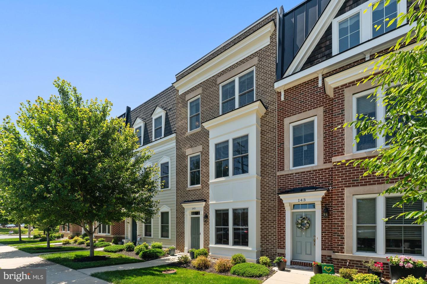 145 CENTER ST S #4, VIENNA, Virginia 22180, 4 Bedrooms Bedrooms, ,3 BathroomsBathrooms,Residential,For sale,145 CENTER ST S #4,VAFX2245076 MLS # VAFX2245076