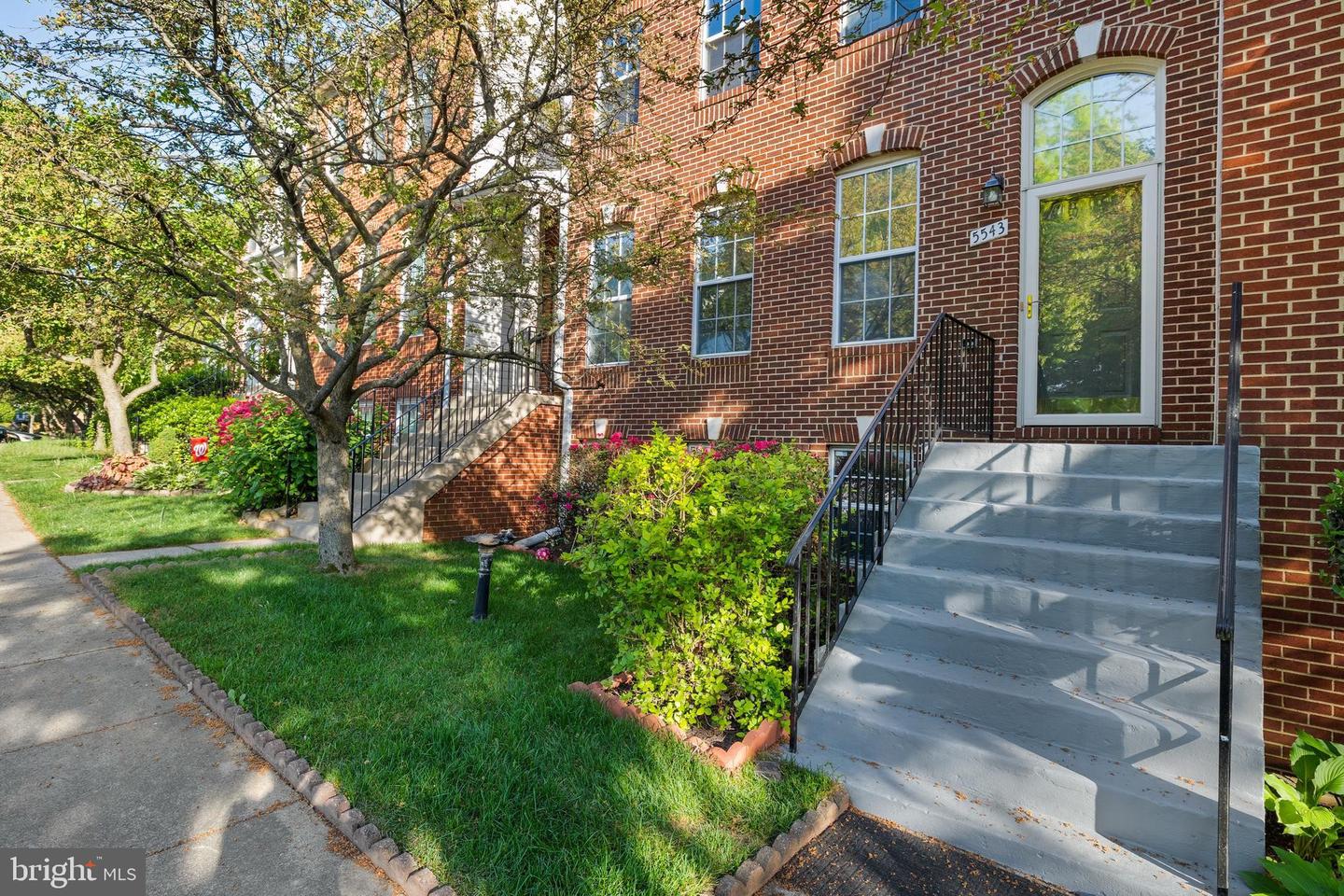 5543 JOWETT CT, ALEXANDRIA, Virginia 22315, 4 Bedrooms Bedrooms, ,3 BathroomsBathrooms,Residential,For sale,5543 JOWETT CT,VAFX2245118 MLS # VAFX2245118