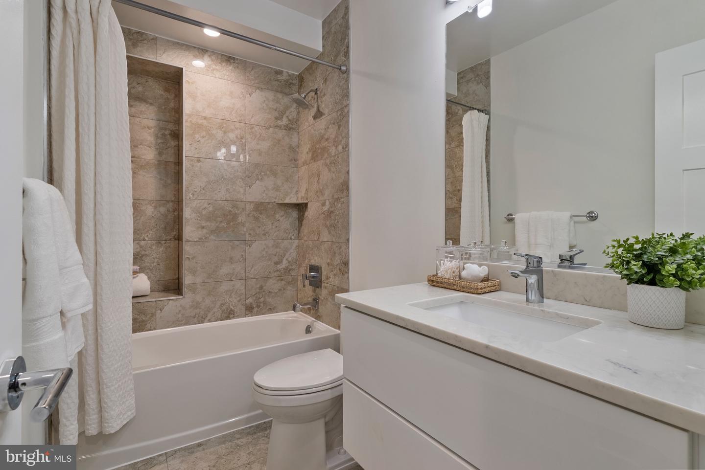 3321 16TH ST NW #205, WASHINGTON, District Of Columbia 20010, 2 Bedrooms Bedrooms, ,2 BathroomsBathrooms,Residential,For sale,3321 16TH ST NW #205,DCDC2203618 MLS # DCDC2203618