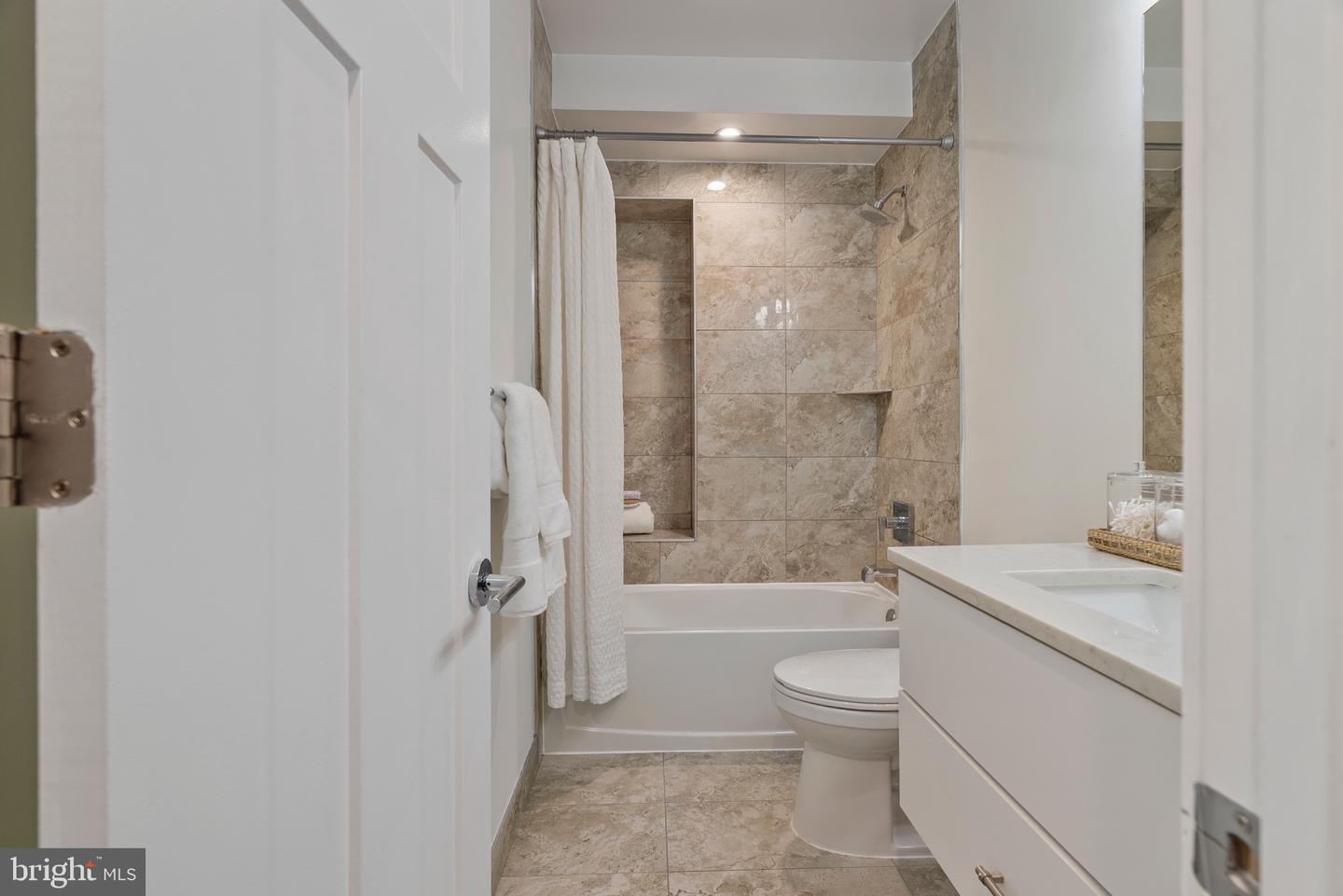 3321 16TH ST NW #205, WASHINGTON, District Of Columbia 20010, 2 Bedrooms Bedrooms, ,2 BathroomsBathrooms,Residential,For sale,3321 16TH ST NW #205,DCDC2203618 MLS # DCDC2203618