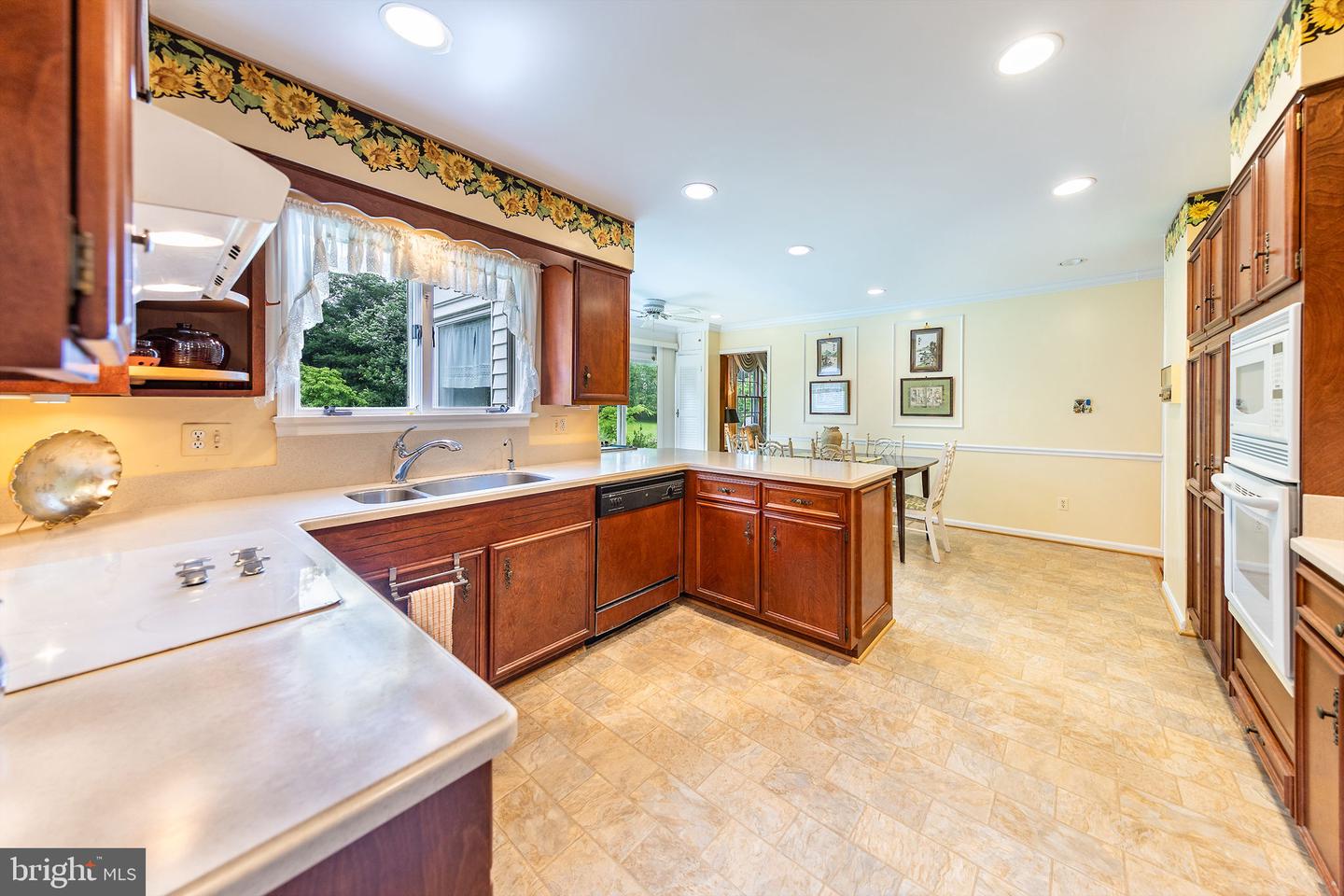 6511 STALLION RD, CLIFTON, Virginia 20124, 6 Bedrooms Bedrooms, ,4 BathroomsBathrooms,Residential,For sale,6511 STALLION RD,VAFX2245050 MLS # VAFX2245050